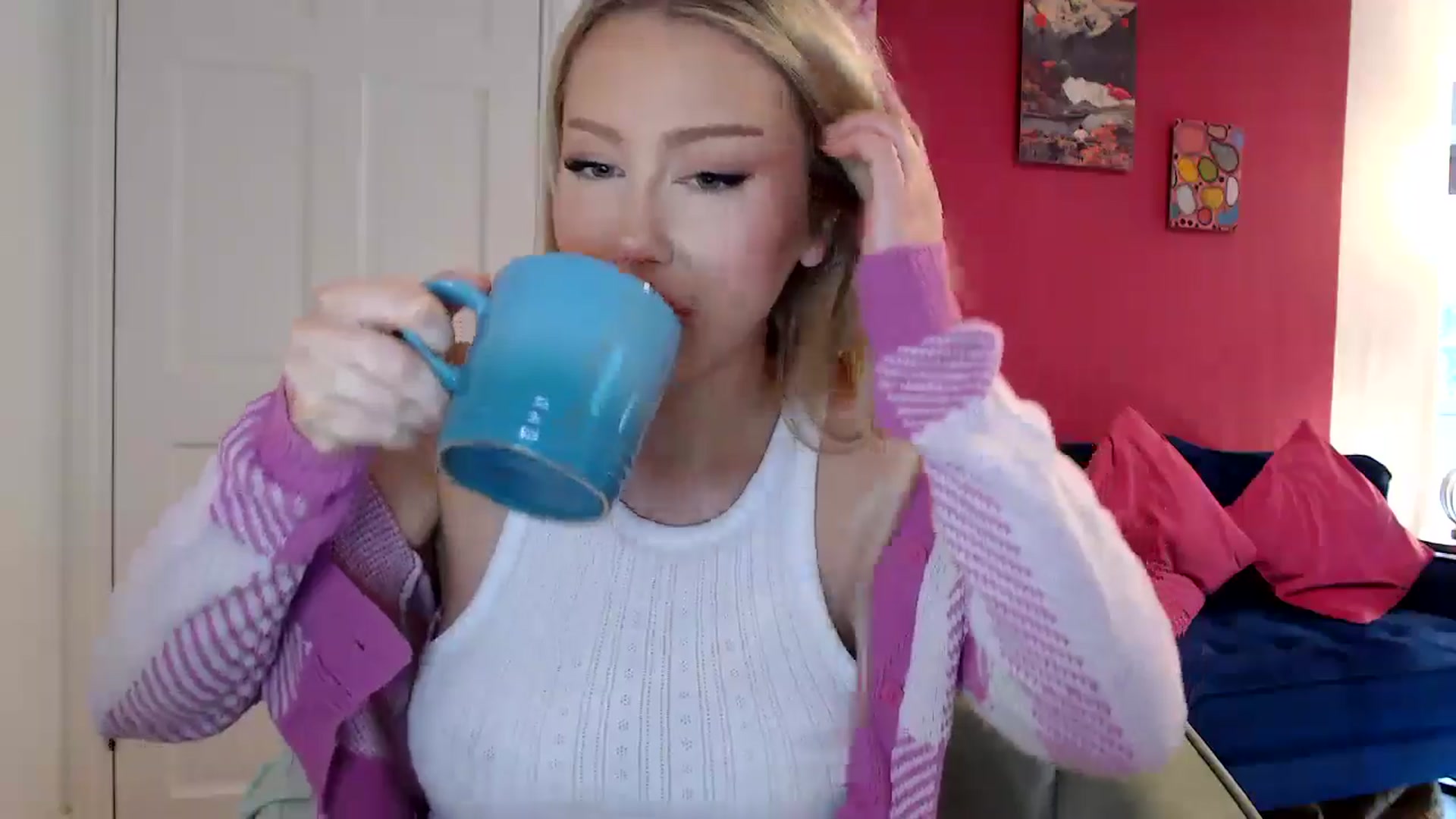 Gallery image thumbnail from PetiteAvax's myfreecams stream on, 05/07/2024, 16:22 image 15 of 20
