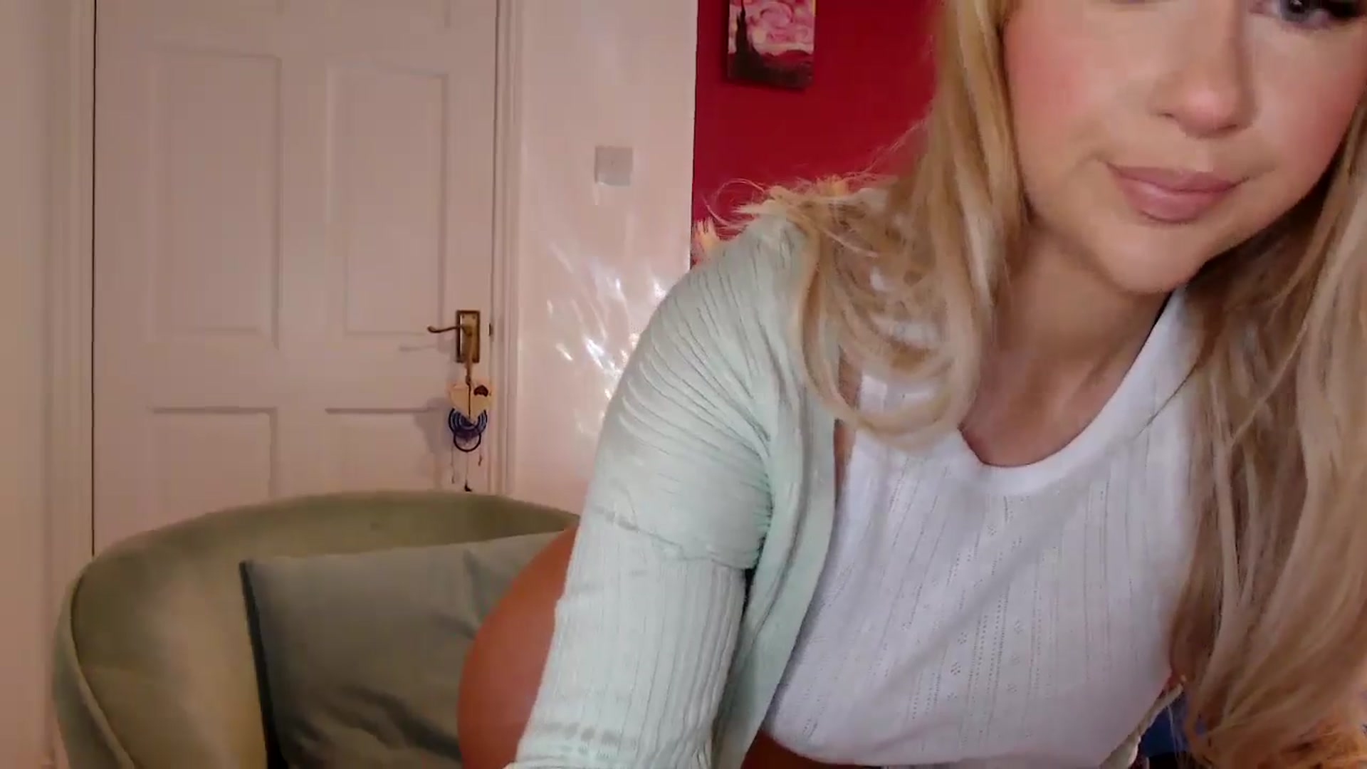 Gallery image thumbnail from PetiteAvax's myfreecams stream on, 05/07/2024, 16:22 image 9 of 20