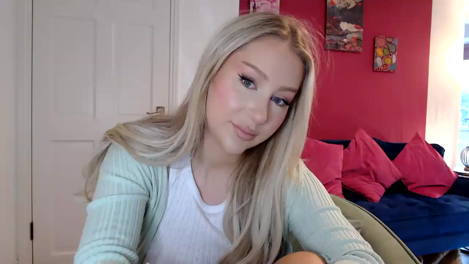 Gallery image thumbnail from PetiteAvax's myfreecams stream on, 05/07/2024, 16:22 image 11 of 20