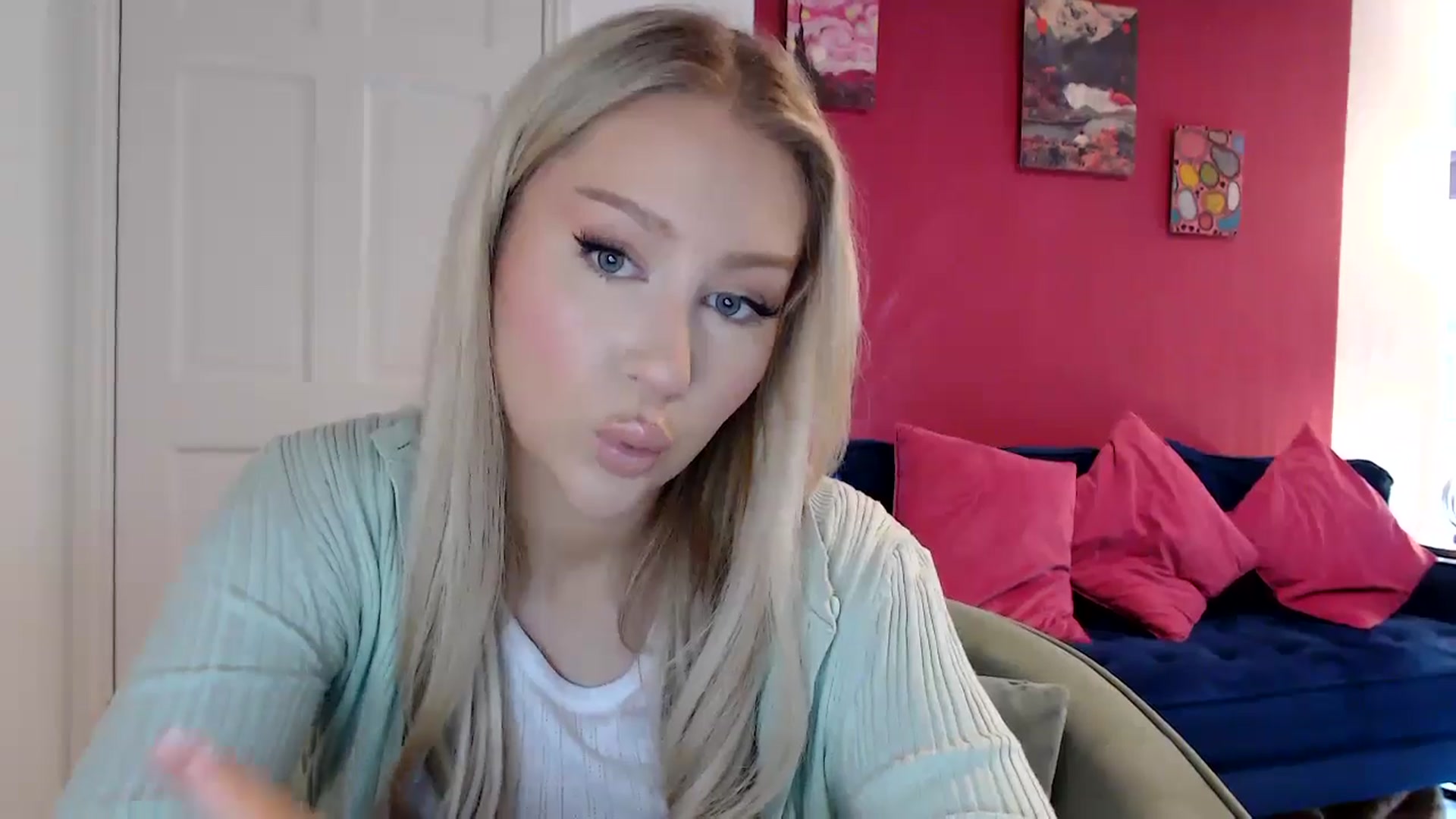 Gallery image thumbnail from PetiteAvax's myfreecams stream on, 05/07/2024, 16:22 image 19 of 20