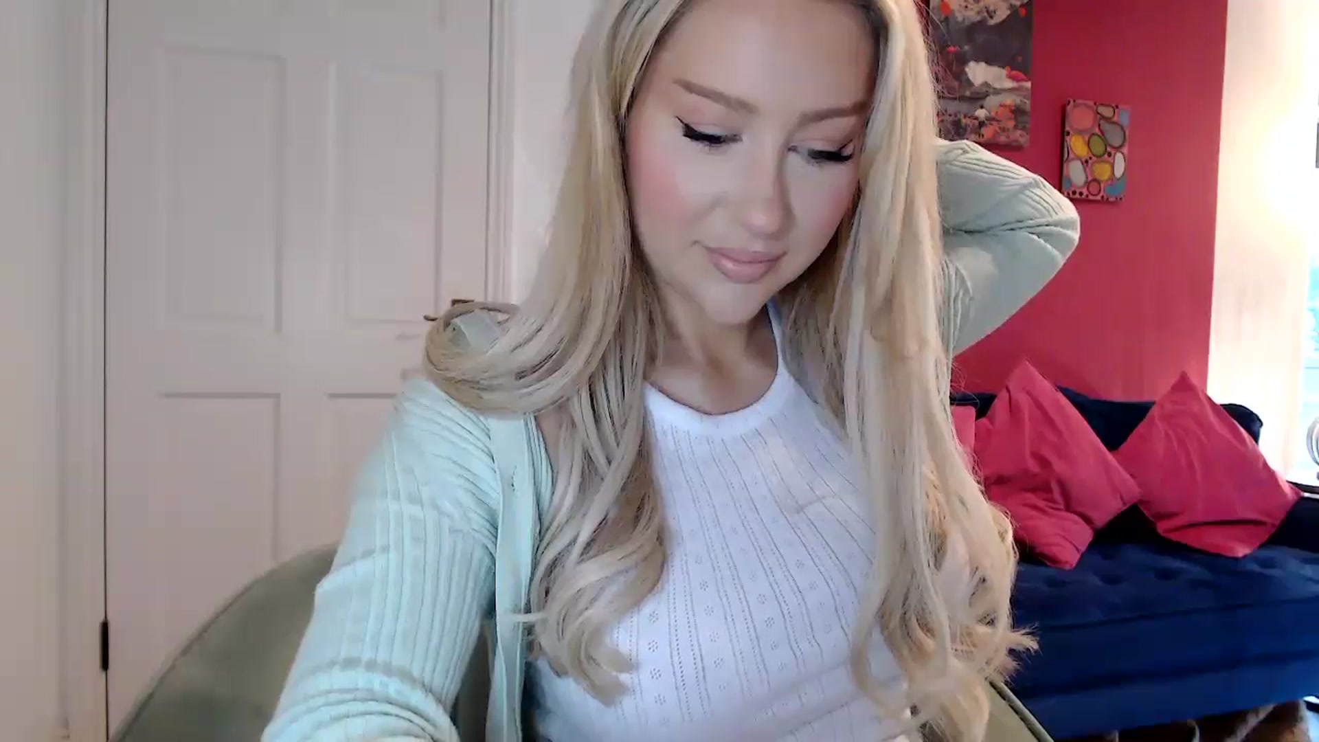 Gallery image thumbnail from PetiteAvax's myfreecams stream on, 05/07/2024, 16:22 image 12 of 20