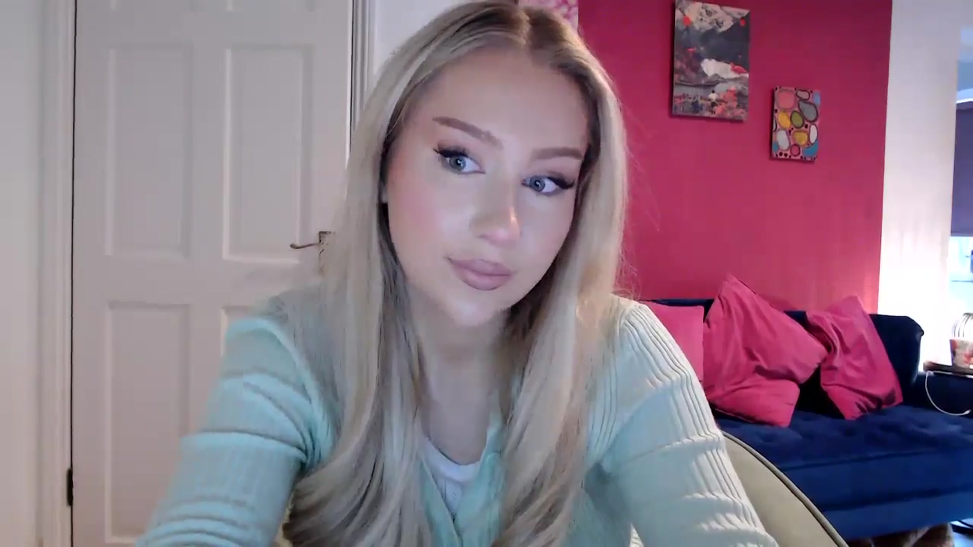 Gallery image thumbnail from PetiteAvax's myfreecams stream on, 05/07/2024, 18:52 image 2 of 20