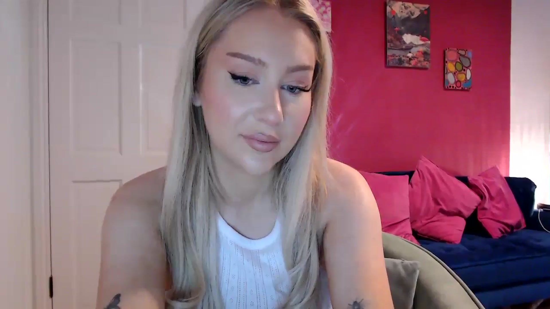 Gallery image thumbnail from PetiteAvax's myfreecams stream on, 05/07/2024, 18:52 image 9 of 20