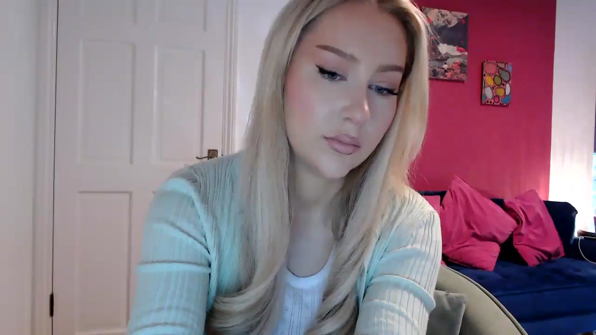 Gallery image thumbnail from PetiteAvax's myfreecams stream on, 05/07/2024, 18:52 image 5 of 20