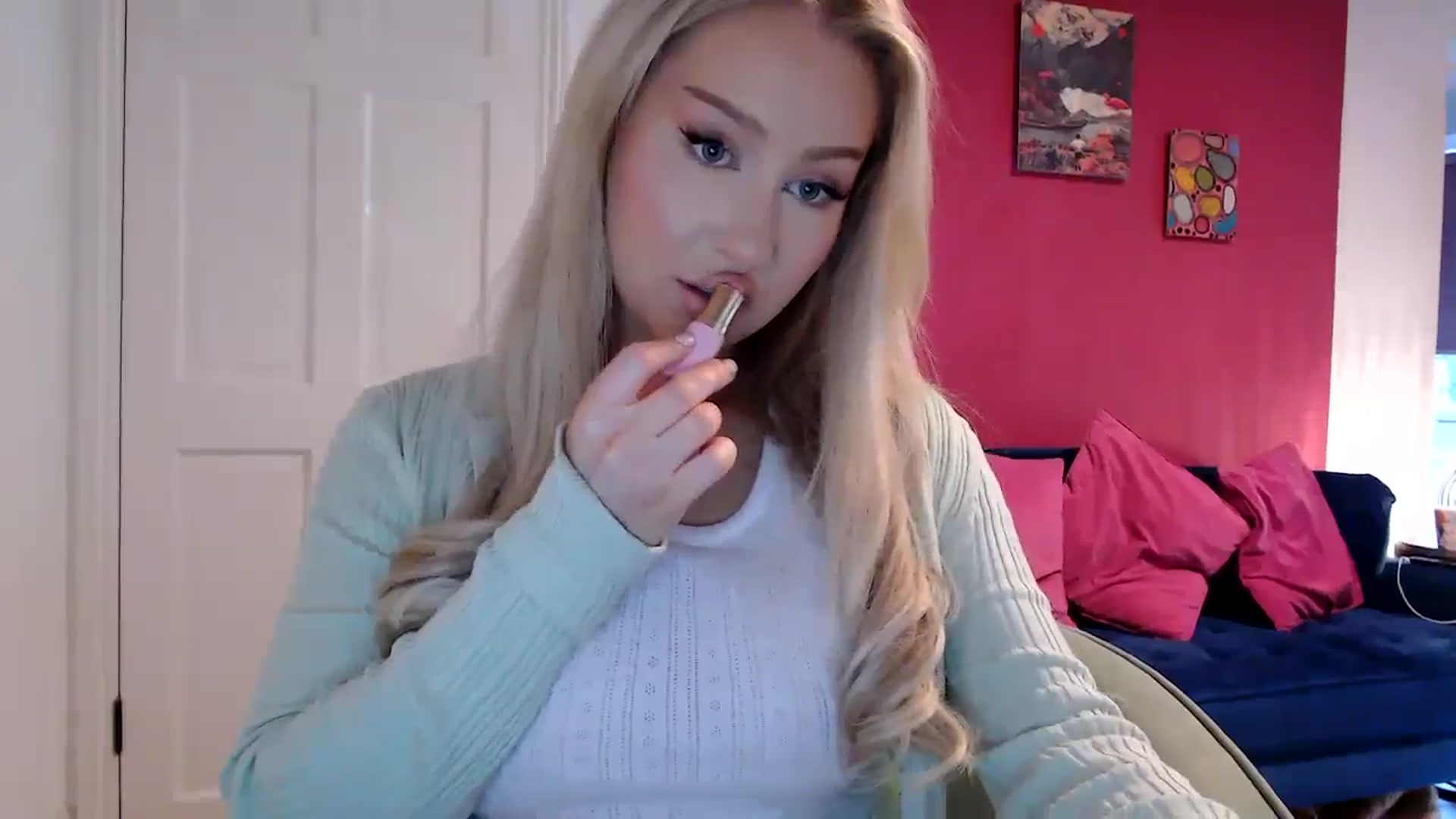 Gallery image thumbnail from PetiteAvax's myfreecams stream on, 05/07/2024, 18:52 image 4 of 20