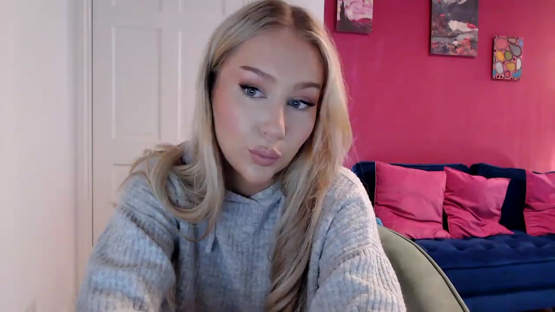 Gallery image thumbnail from PetiteAvax's myfreecams stream on, 05/08/2024, 17:06 image 6 of 20