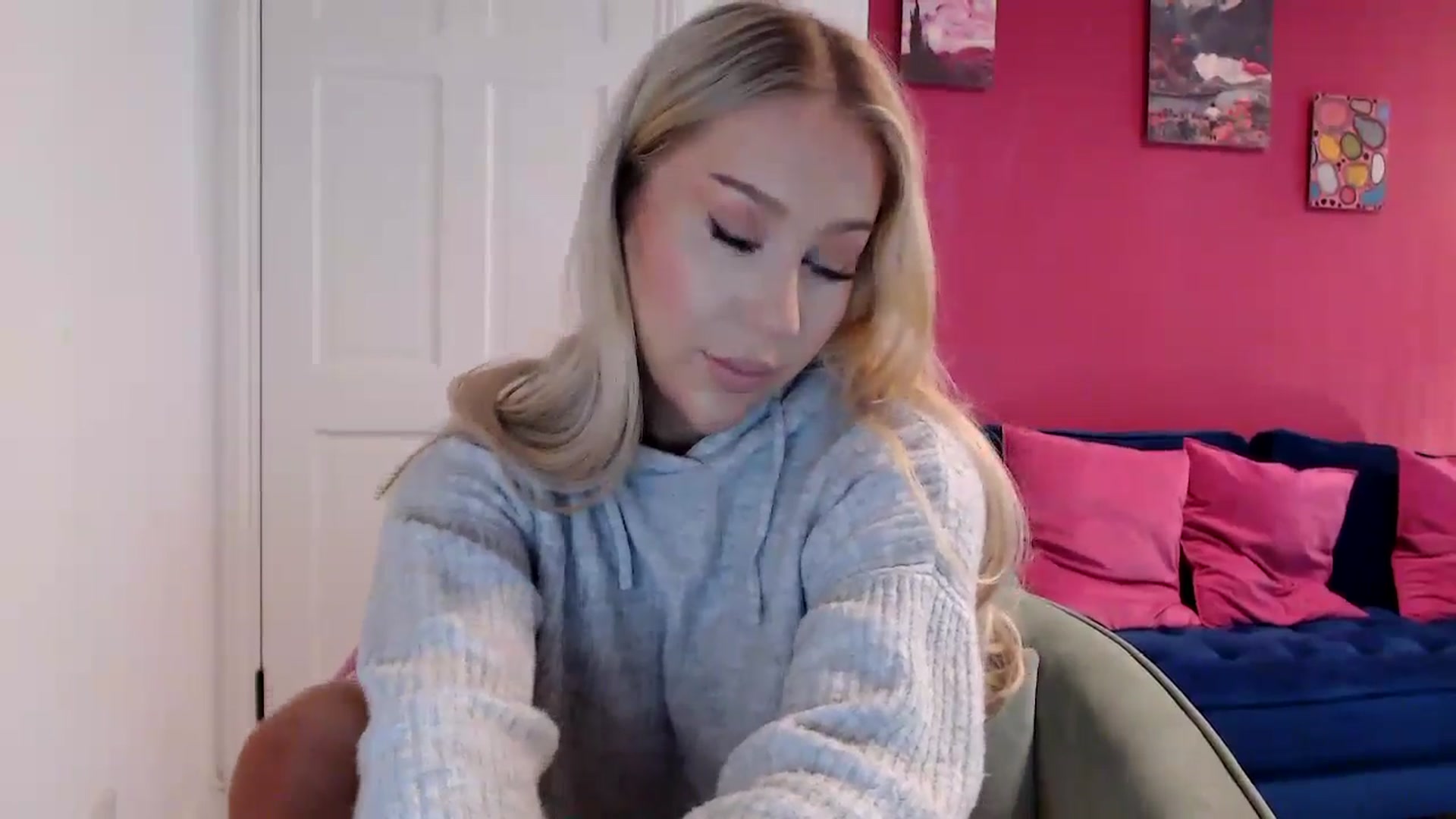 Gallery image thumbnail from PetiteAvax's myfreecams stream on, 05/08/2024, 17:06 image 4 of 20