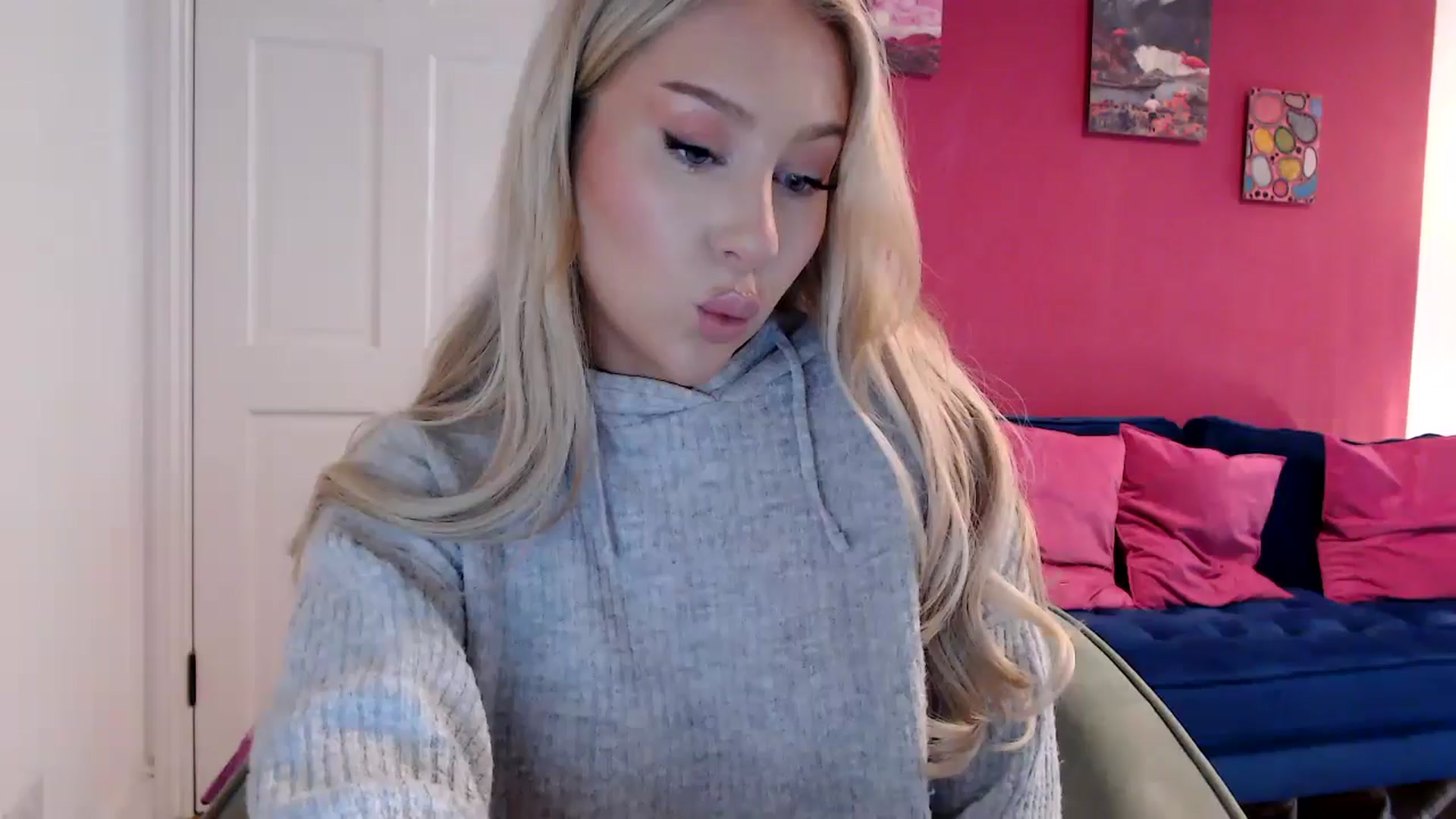 Gallery image thumbnail from PetiteAvax's myfreecams stream on, 05/08/2024, 17:06 image 12 of 20