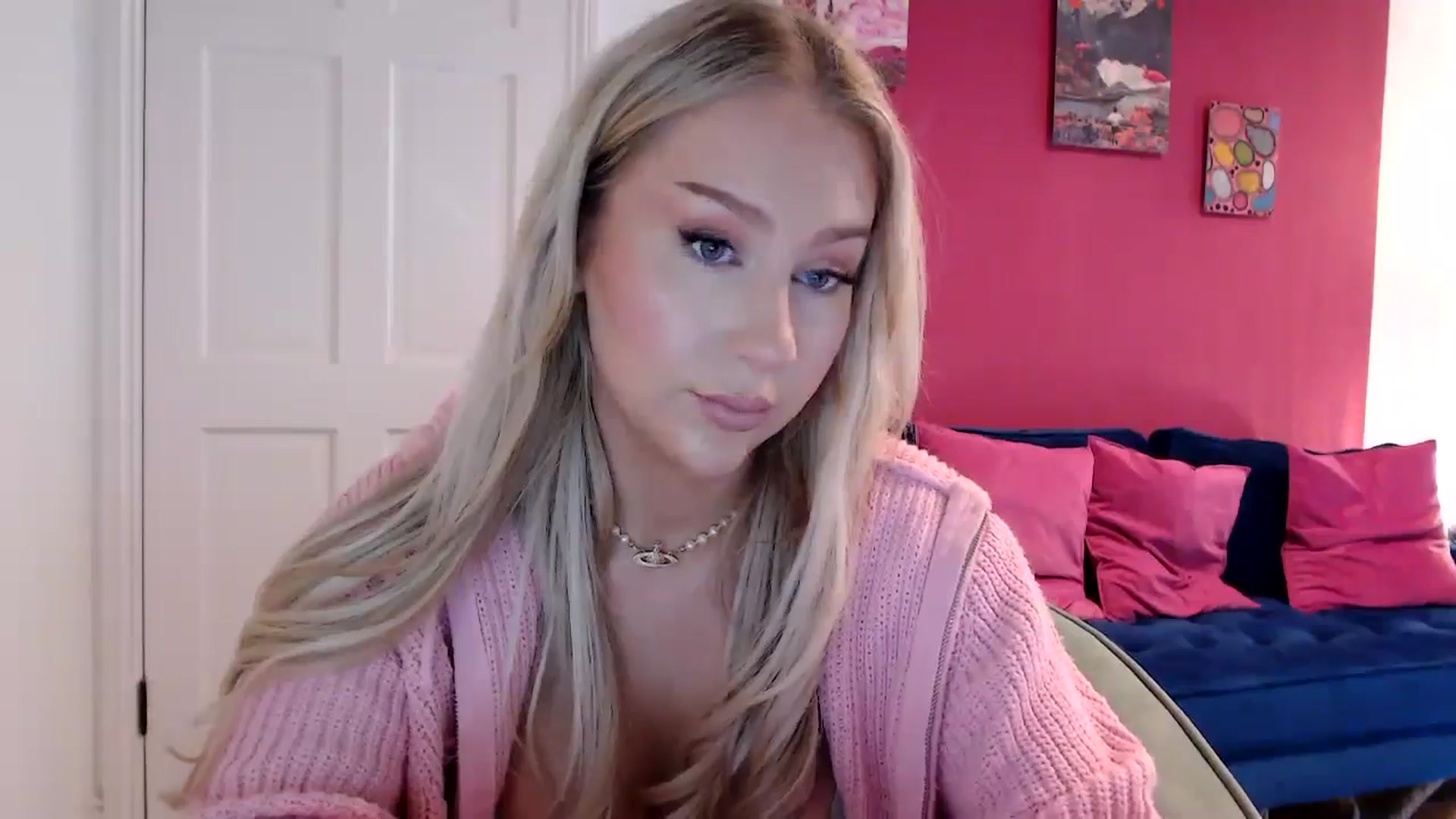 Gallery image thumbnail from PetiteAvax's myfreecams stream on, 05/08/2024, 17:06 image 17 of 20