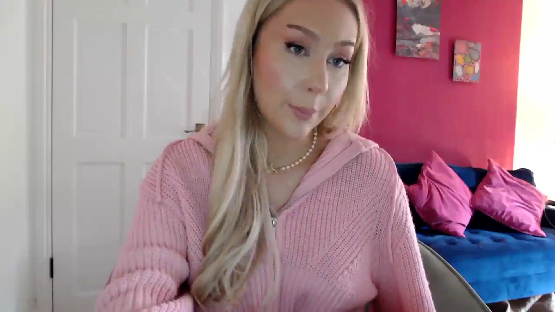 Gallery image thumbnail from PetiteAvax's myfreecams stream on, 05/08/2024, 18:41 image 2 of 20