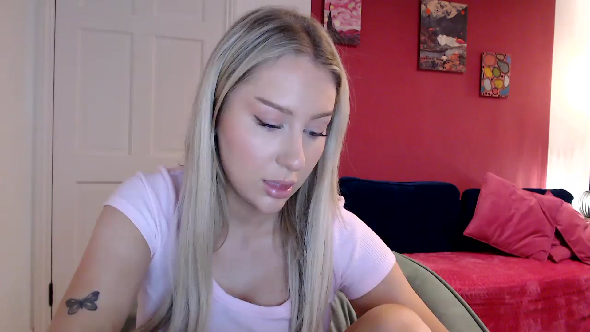 Gallery image thumbnail from PetiteAvax's myfreecams stream on, 05/14/2024, 20:35 image 7 of 20