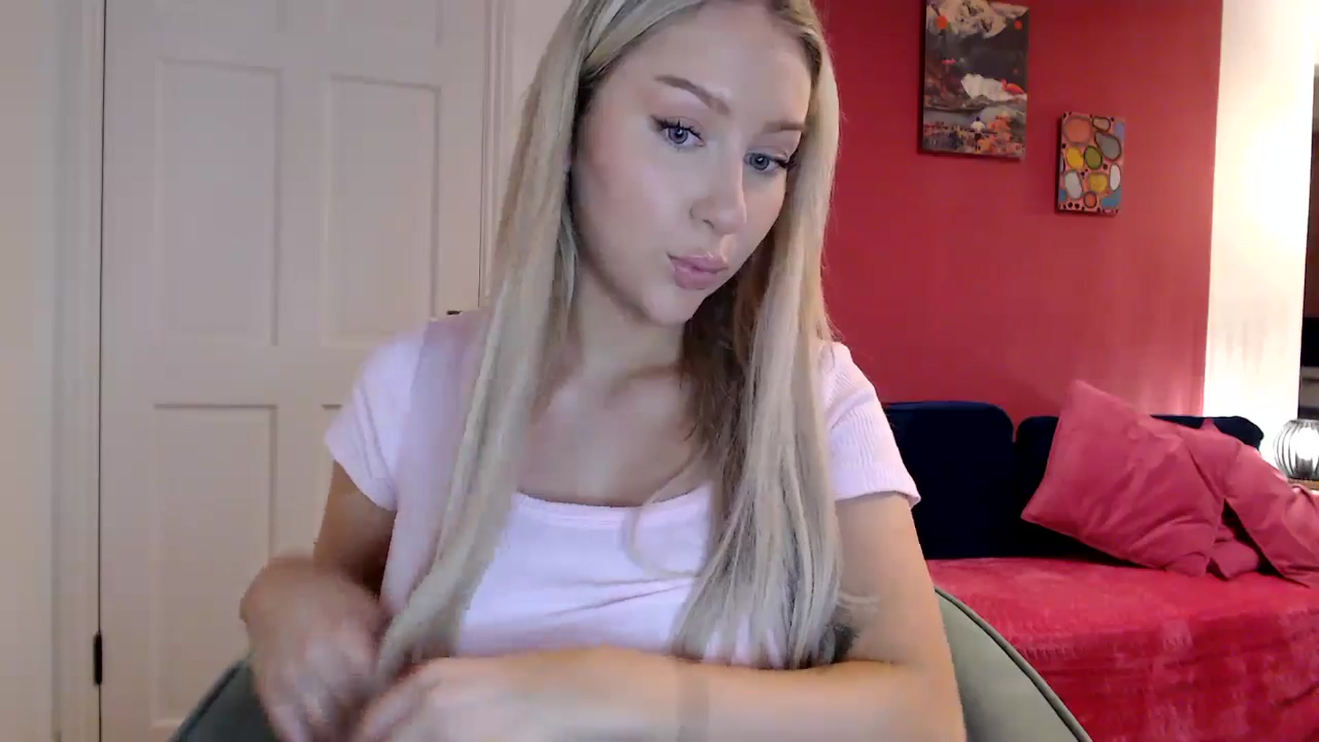 Gallery image thumbnail from PetiteAvax's myfreecams stream on, 05/14/2024, 20:35 image 3 of 20