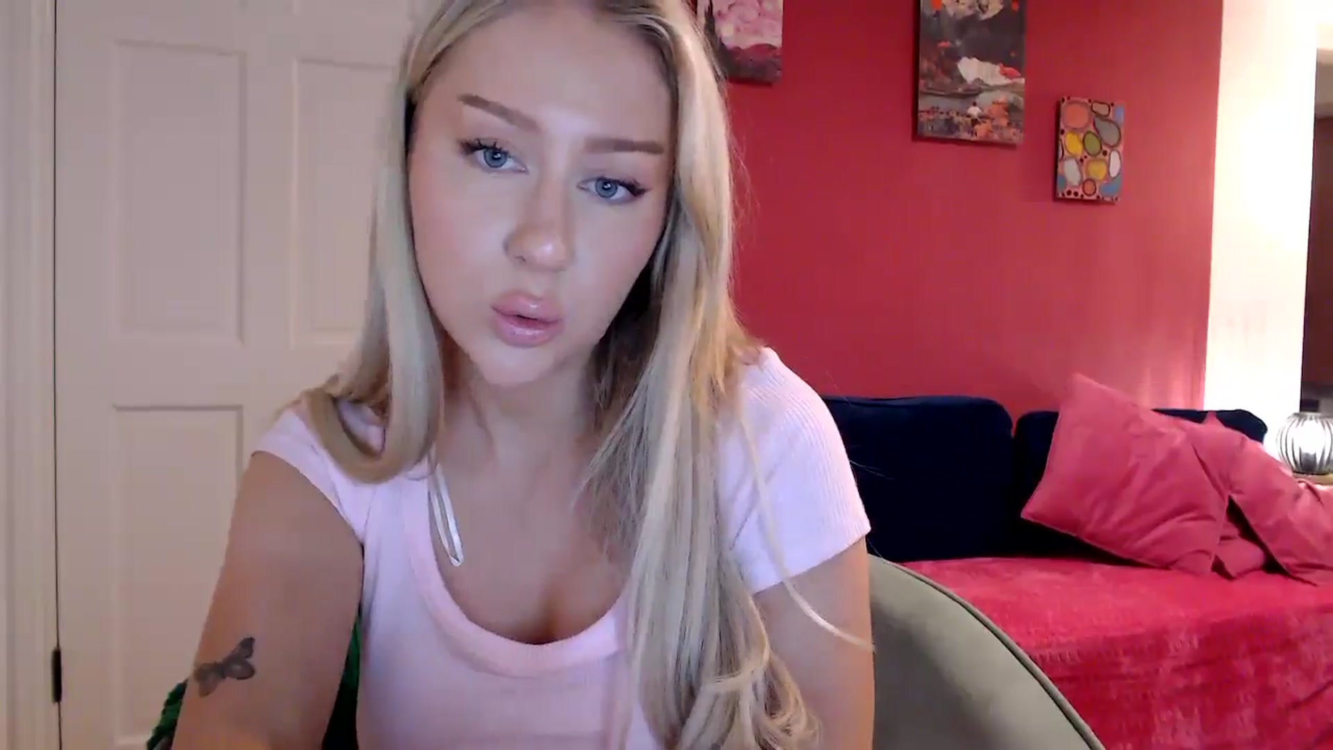 Gallery image thumbnail from PetiteAvax's myfreecams stream on, 05/14/2024, 21:38 image 19 of 20