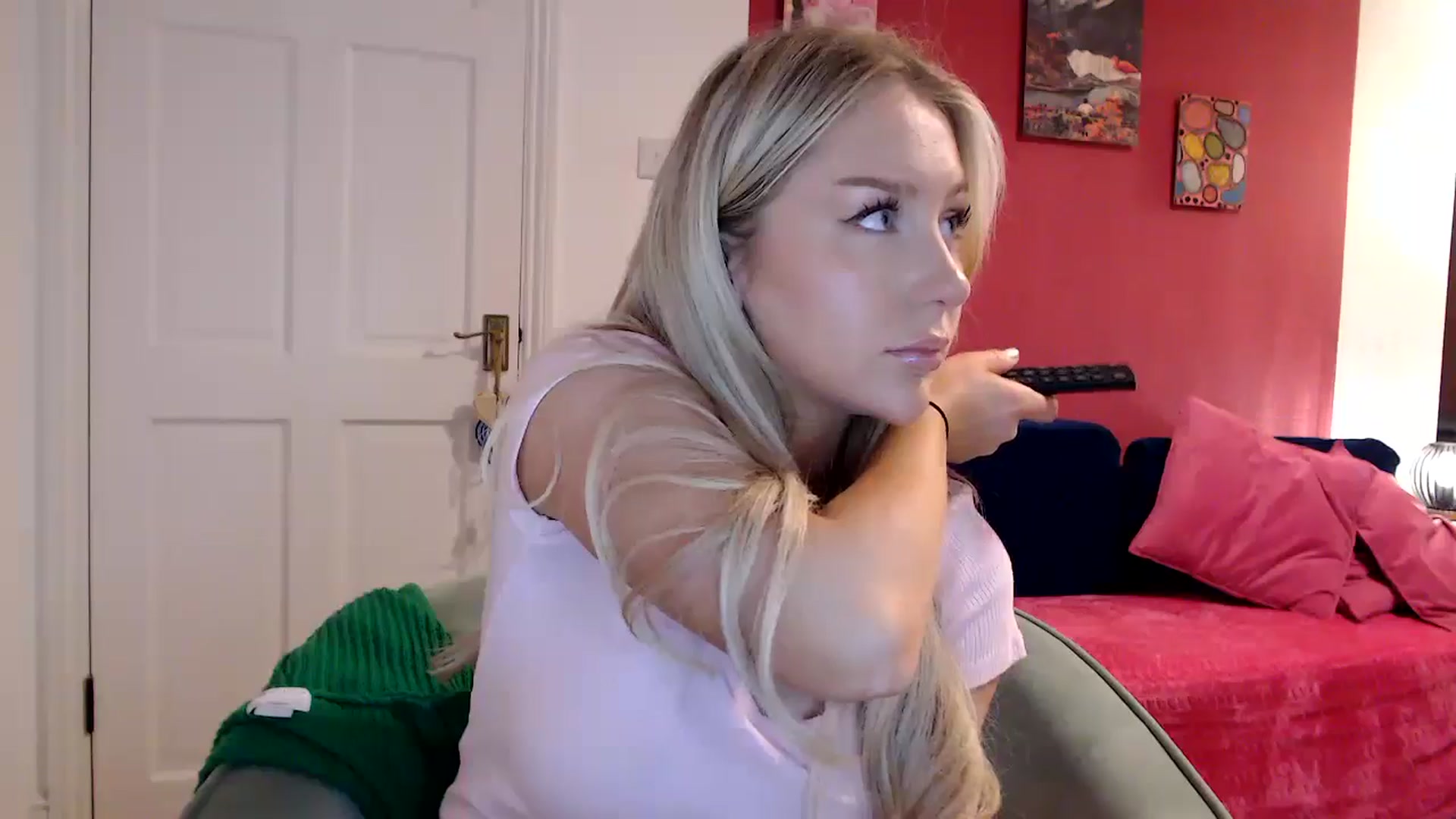 Gallery image thumbnail from PetiteAvax's myfreecams stream on, 05/14/2024, 21:38 image 5 of 20