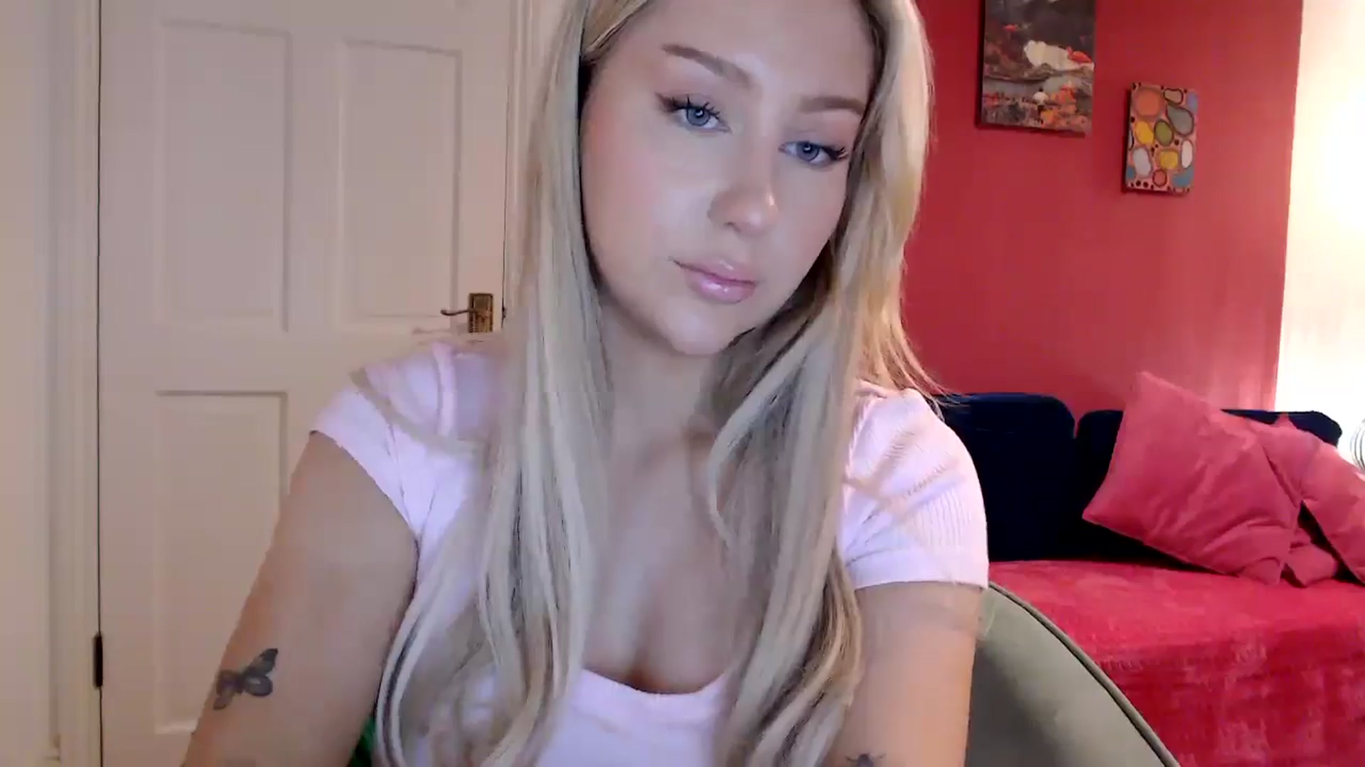 Gallery image thumbnail from PetiteAvax's myfreecams stream on, 05/14/2024, 21:38 image 8 of 20