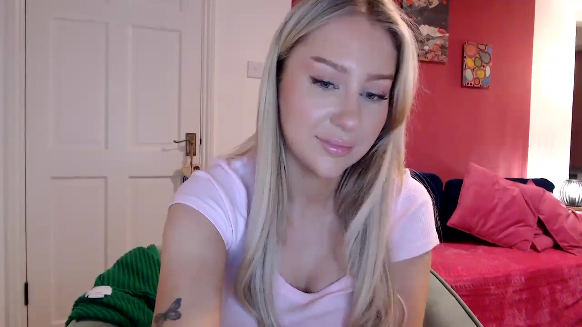 Gallery image thumbnail from PetiteAvax's myfreecams stream on, 05/14/2024, 21:38 image 13 of 20
