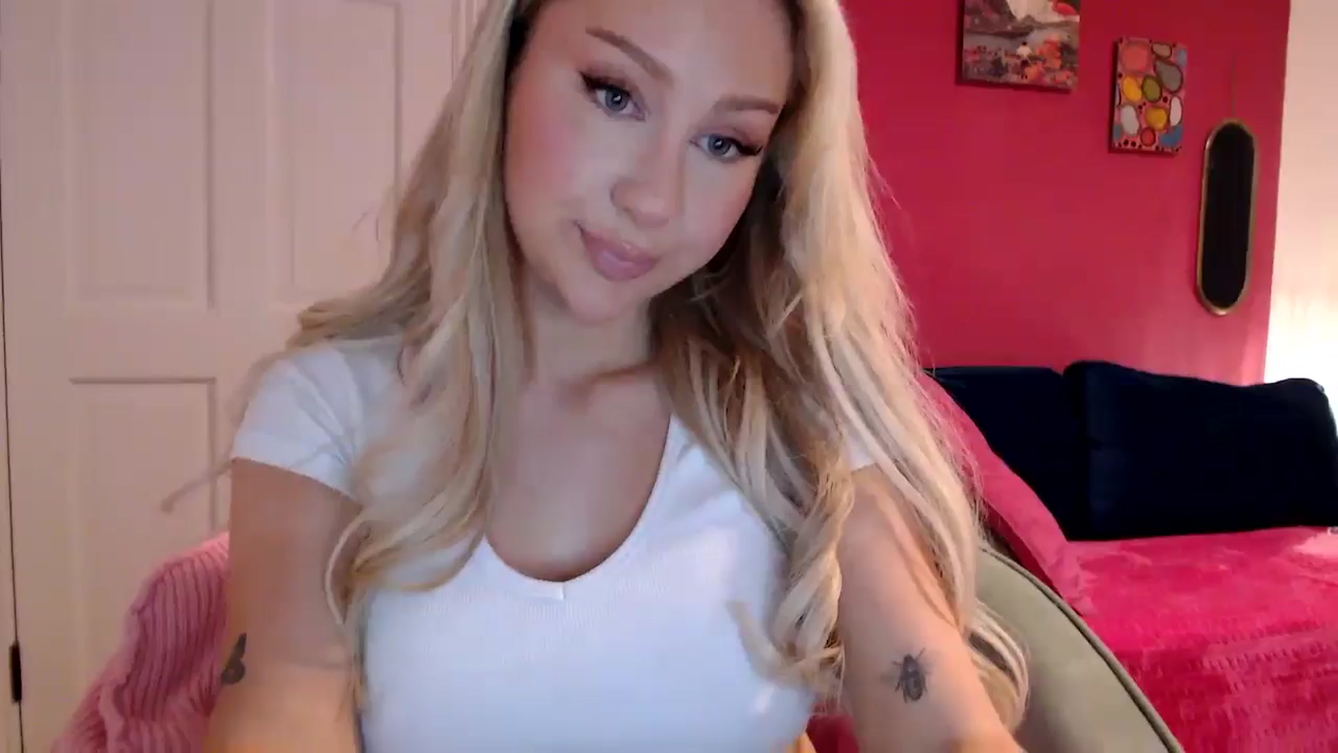 Gallery image thumbnail from PetiteAvax's myfreecams stream on, 05/16/2024, 20:25 image 19 of 20