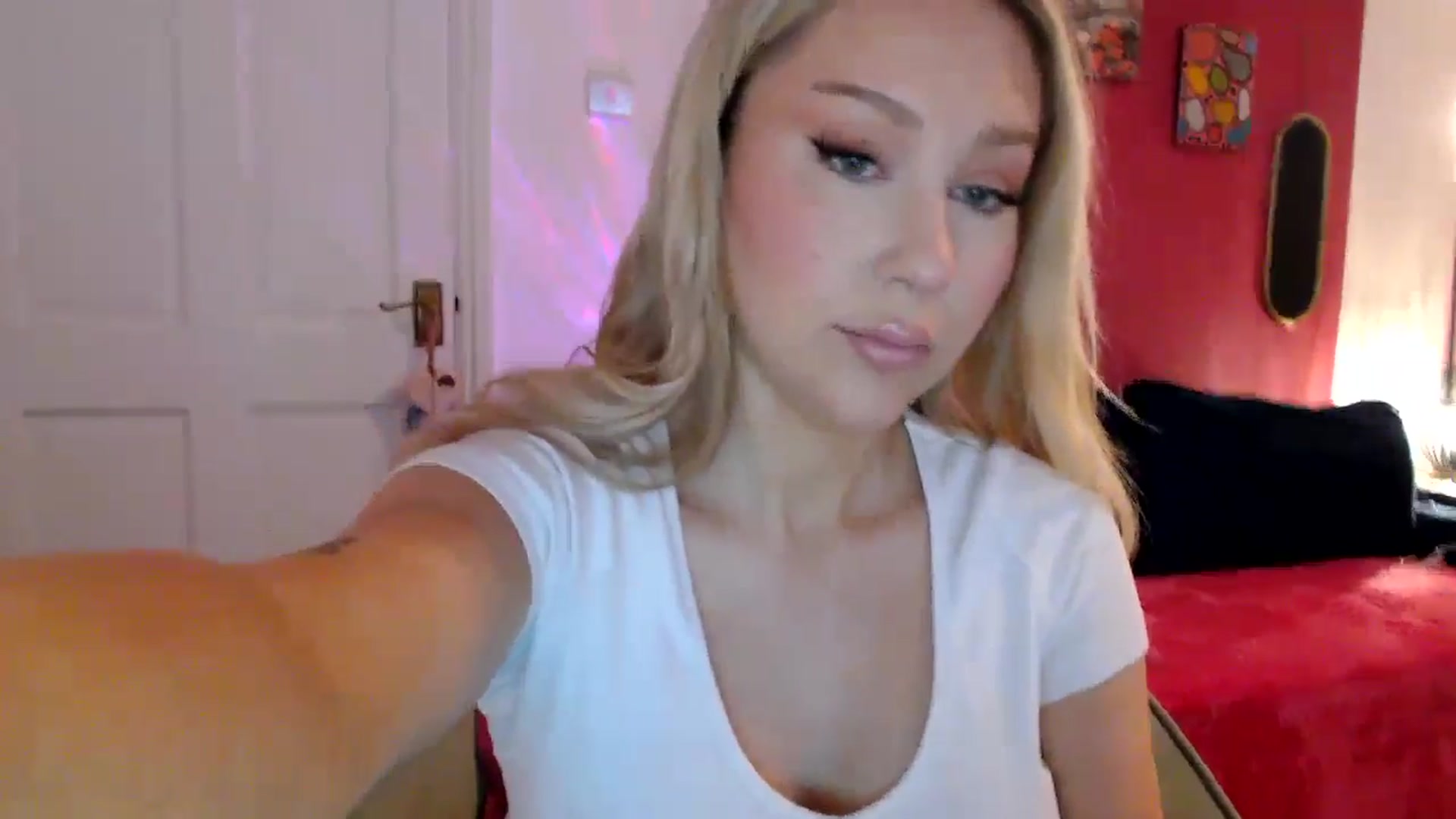 Gallery image thumbnail from PetiteAvax's myfreecams stream on, 05/16/2024, 20:25 image 13 of 20
