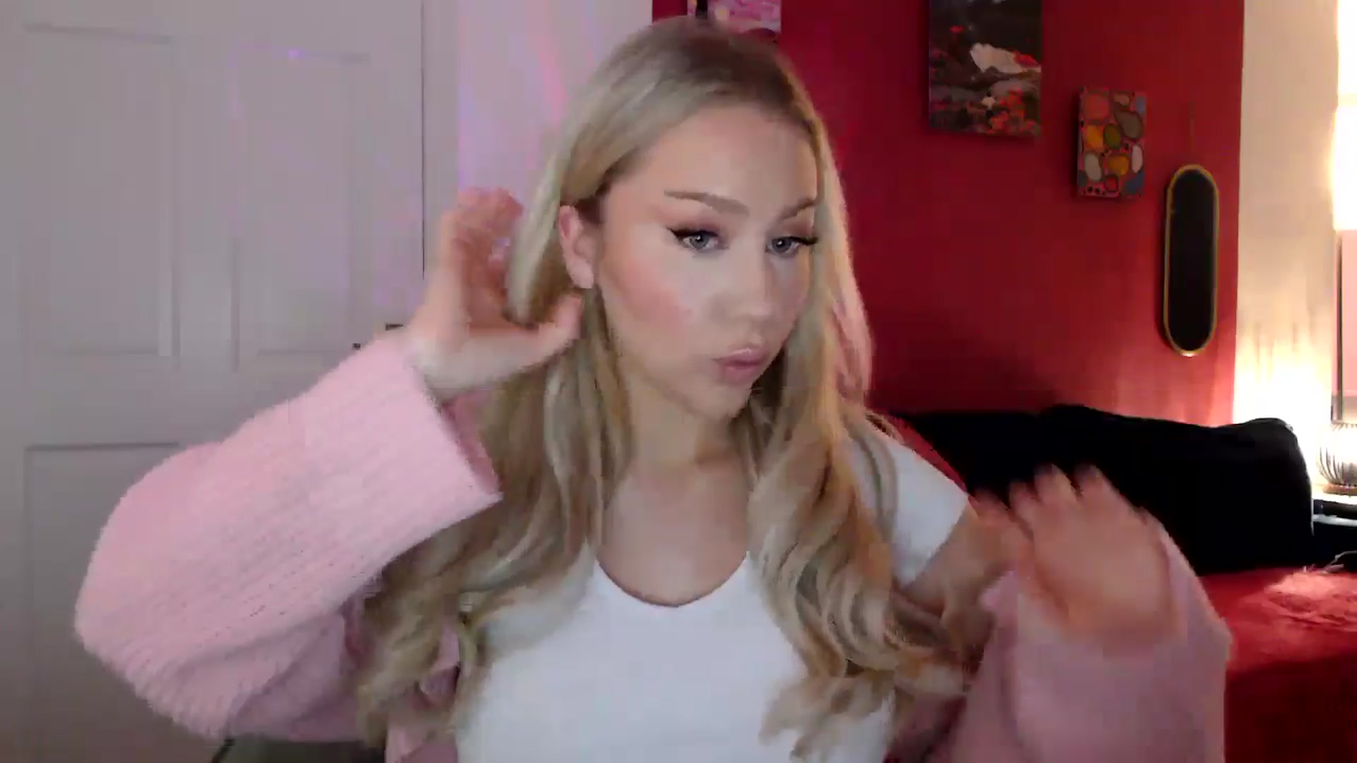 Gallery image thumbnail from PetiteAvax's myfreecams stream on, 05/16/2024, 20:25 image 10 of 20