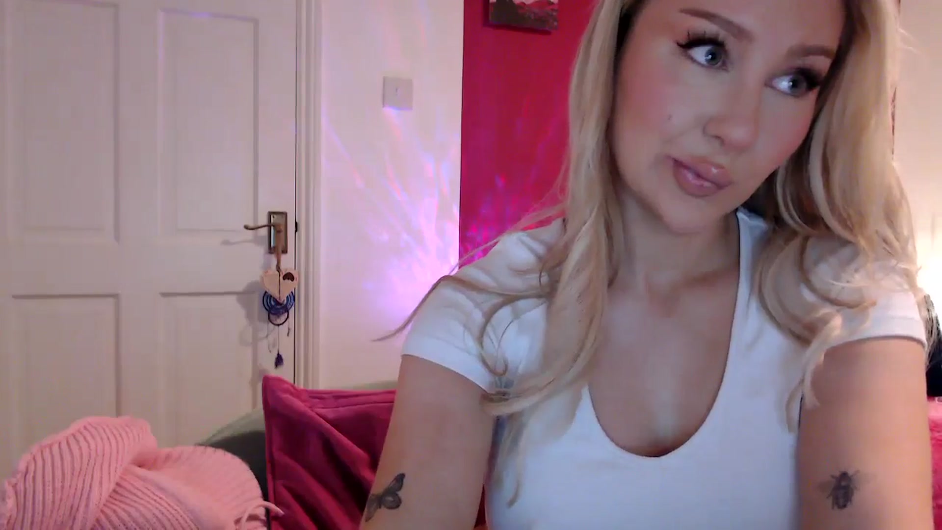 Gallery image thumbnail from PetiteAvax's myfreecams stream on, 05/16/2024, 20:25 image 15 of 20