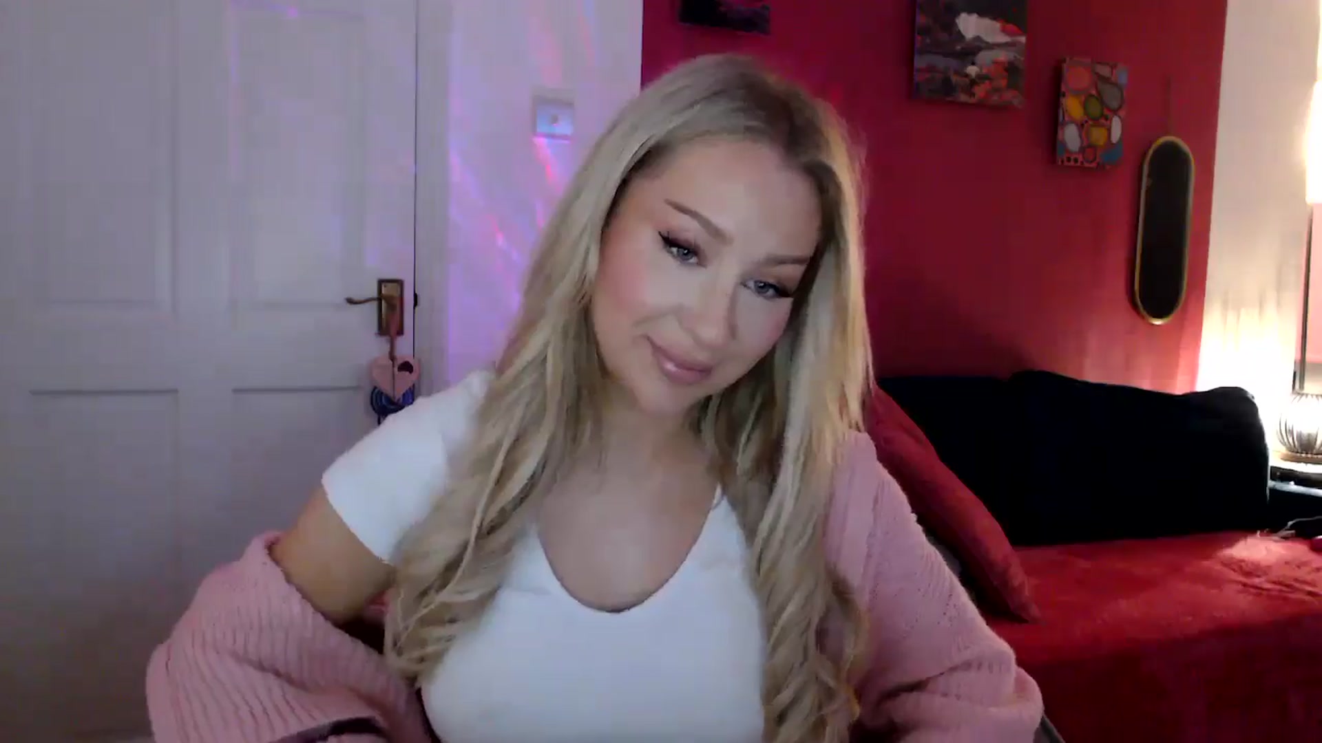 Gallery image thumbnail from PetiteAvax's myfreecams stream on, 05/16/2024, 20:25 image 7 of 20