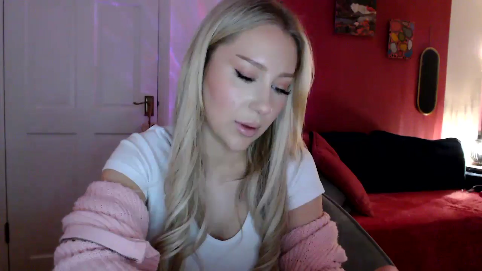 Gallery image thumbnail from PetiteAvax's myfreecams stream on, 05/16/2024, 22:44 image 10 of 20