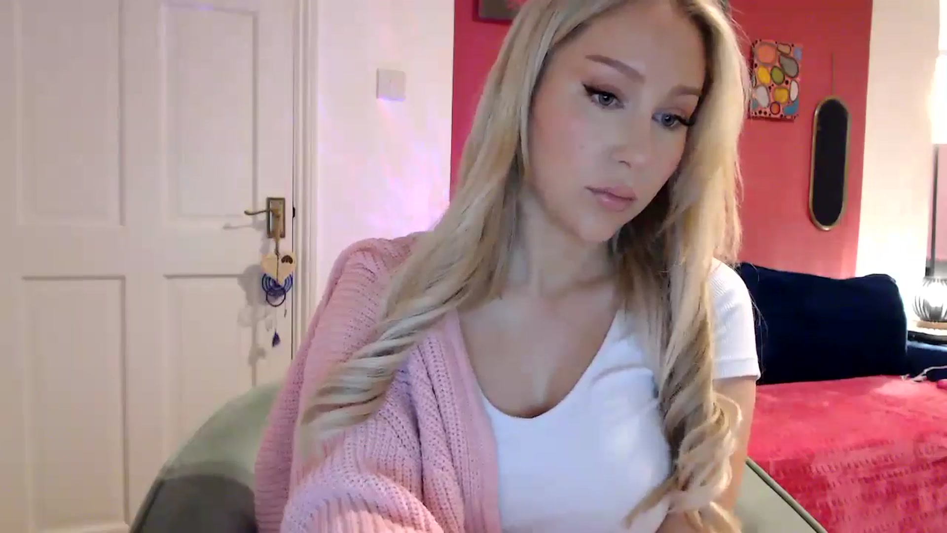 Gallery image thumbnail from PetiteAvax's myfreecams stream on, 05/16/2024, 22:44 image 5 of 20