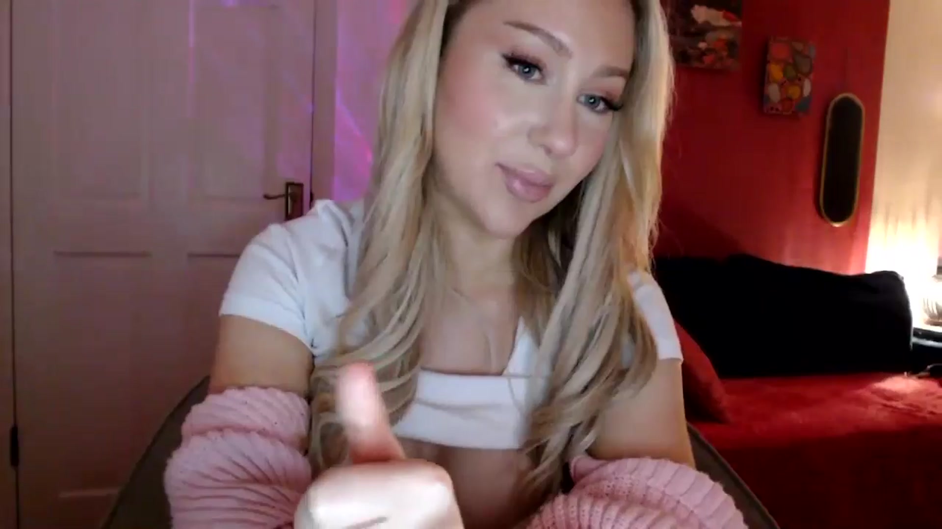 Gallery image thumbnail from PetiteAvax's myfreecams stream on, 05/16/2024, 22:44 image 9 of 20