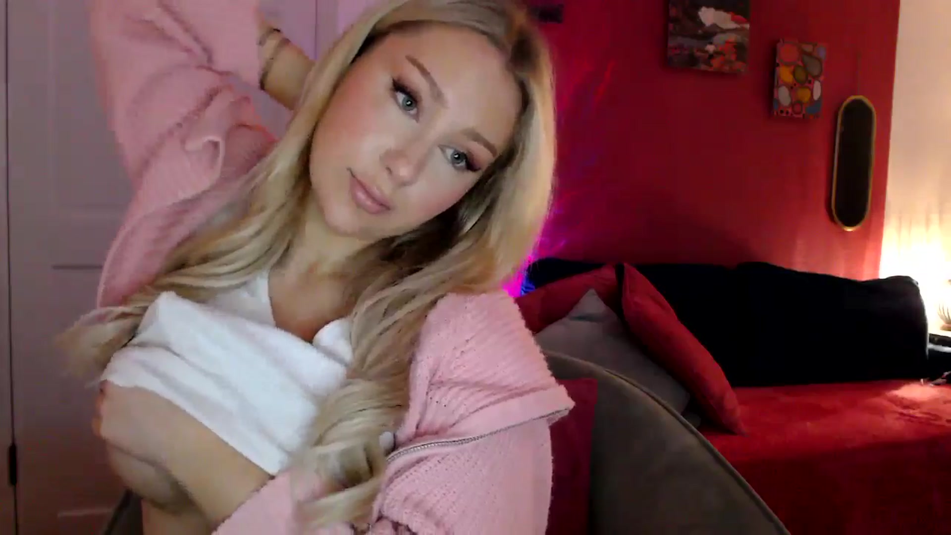 Gallery image thumbnail from PetiteAvax's myfreecams stream on, 05/16/2024, 22:44 image 8 of 20