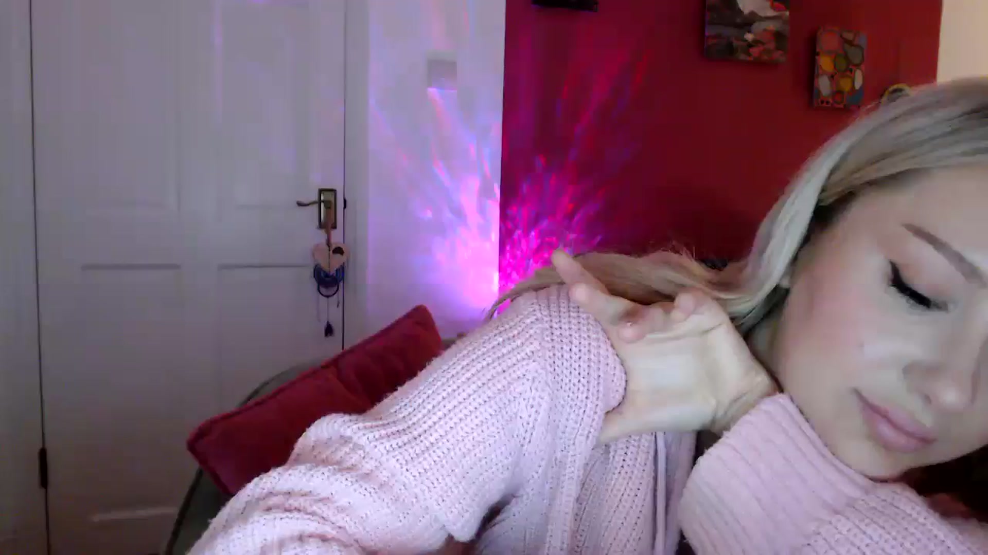 Gallery image thumbnail from PetiteAvax's myfreecams stream on, 05/16/2024, 22:44 image 16 of 20