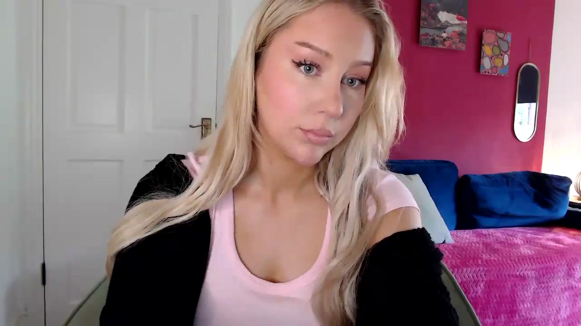 Gallery image thumbnail from PetiteAvax's myfreecams stream on, 05/18/2024, 12:00 image 8 of 20