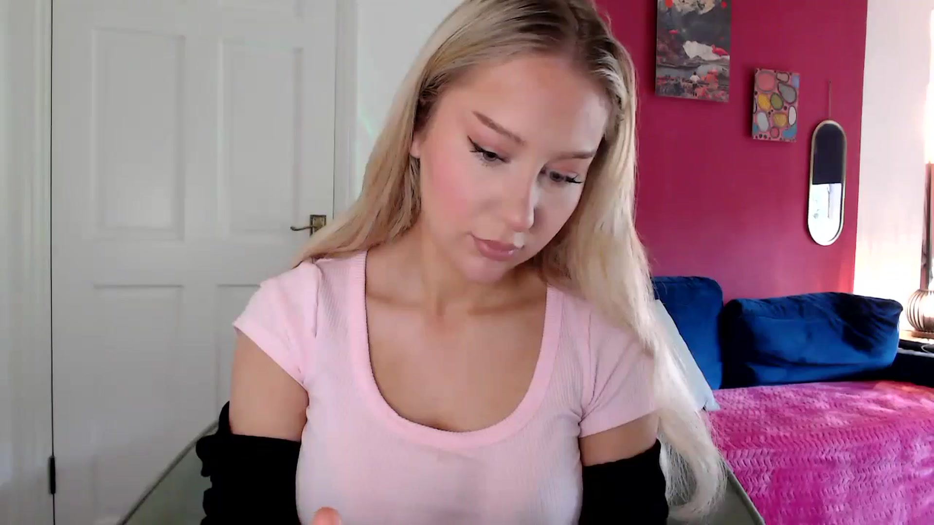 Gallery image thumbnail from PetiteAvax's myfreecams stream on, 05/18/2024, 12:00 image 3 of 20