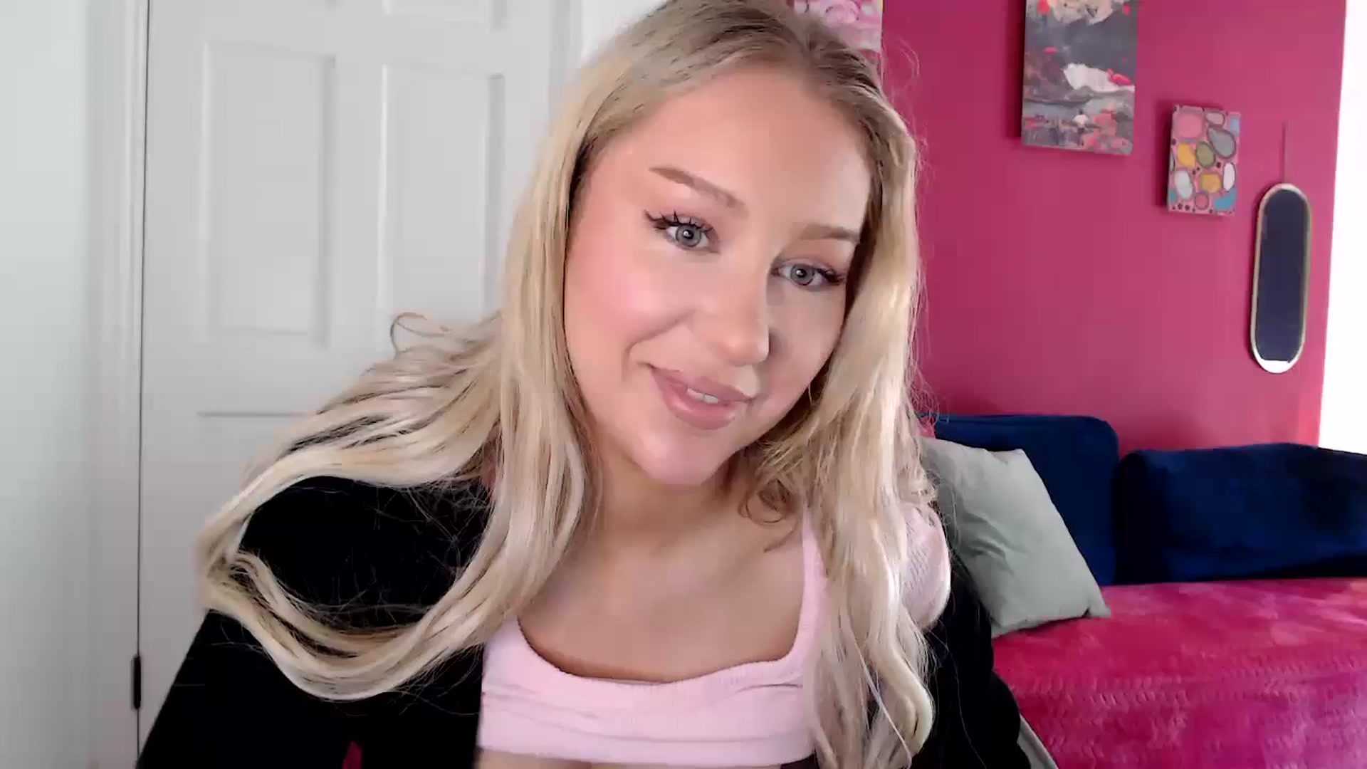 Gallery image thumbnail from PetiteAvax's myfreecams stream on, 05/18/2024, 13:38 image 1 of 20