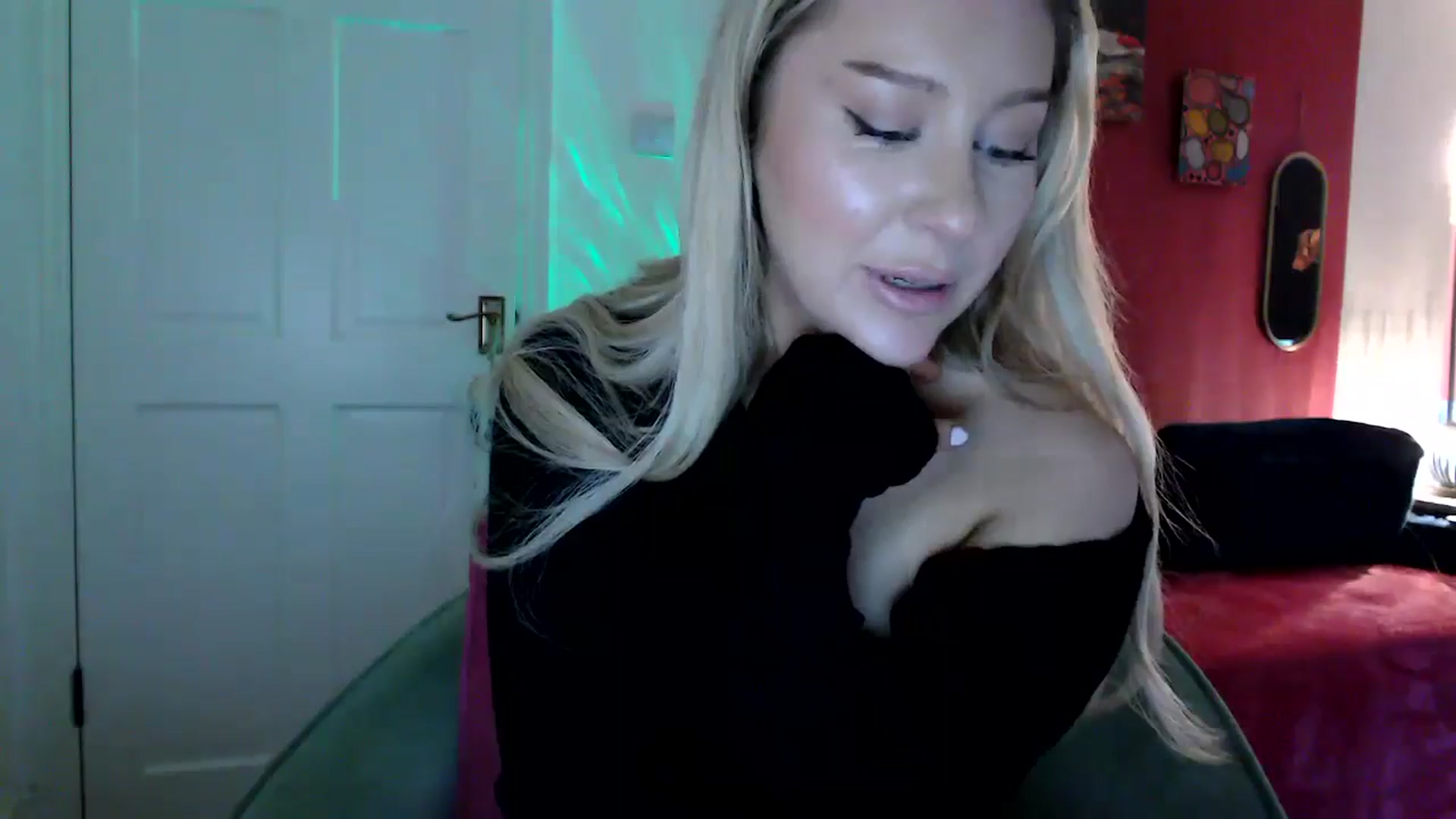 Gallery image thumbnail from PetiteAvax's myfreecams stream on, 05/18/2024, 19:16 image 19 of 20