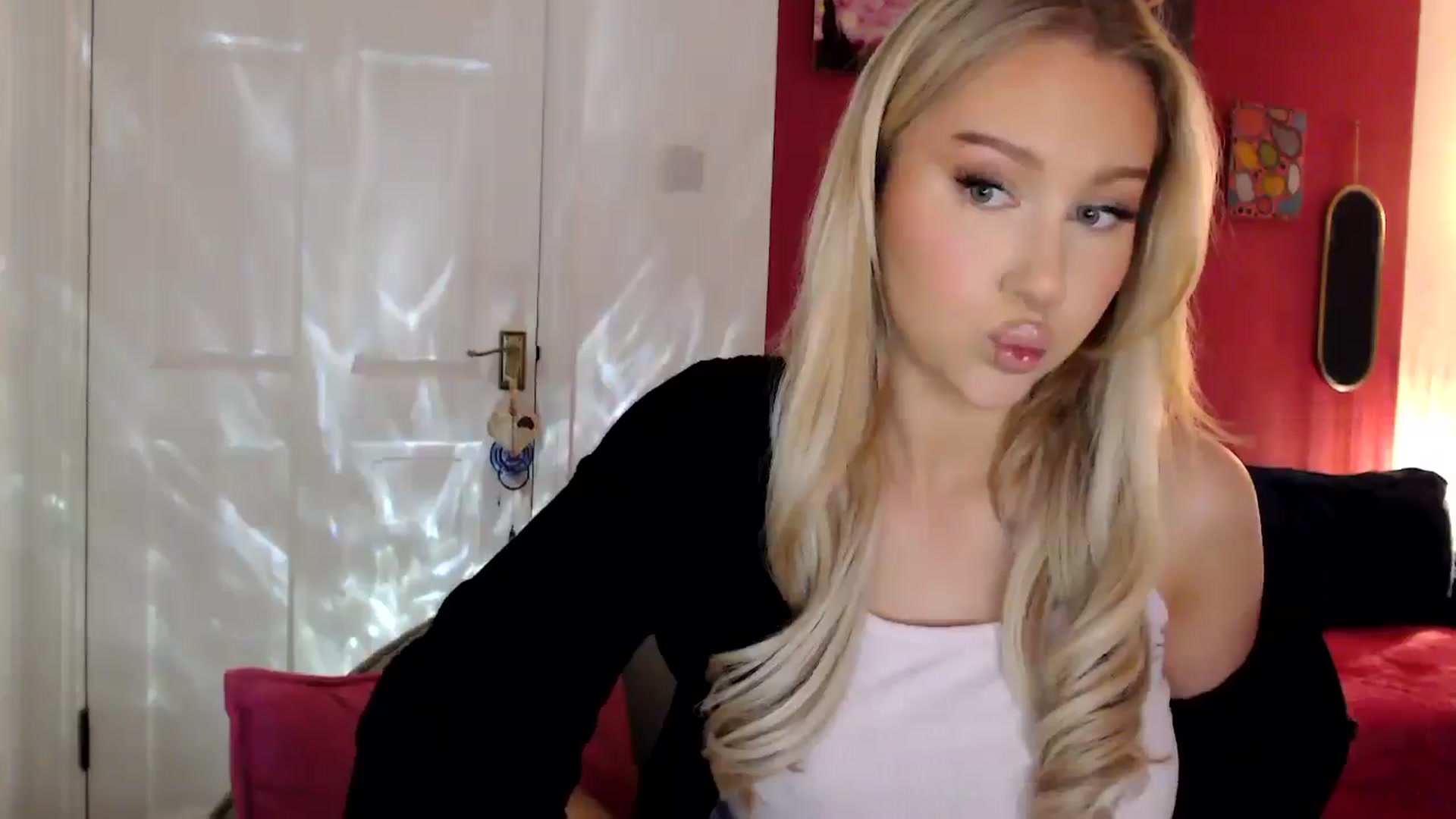 Gallery image thumbnail from PetiteAvax's myfreecams stream on, 05/21/2024, 17:42 image 14 of 20