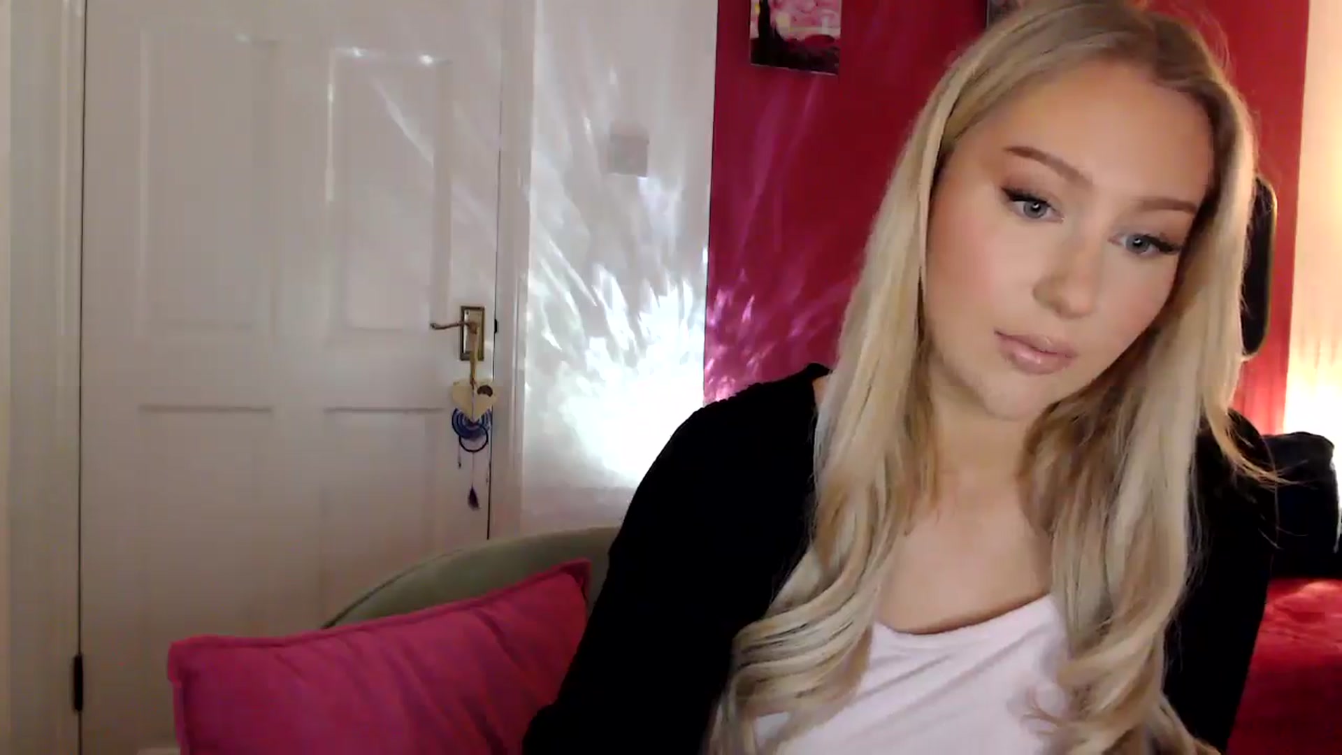Gallery image thumbnail from PetiteAvax's myfreecams stream on, 05/21/2024, 17:42 image 13 of 20
