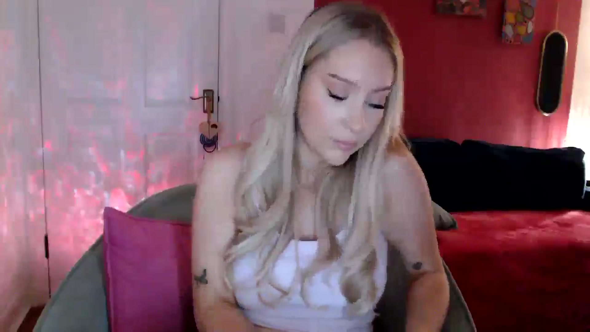 Gallery image thumbnail from PetiteAvax's myfreecams stream on, 05/21/2024, 19:53 image 14 of 20