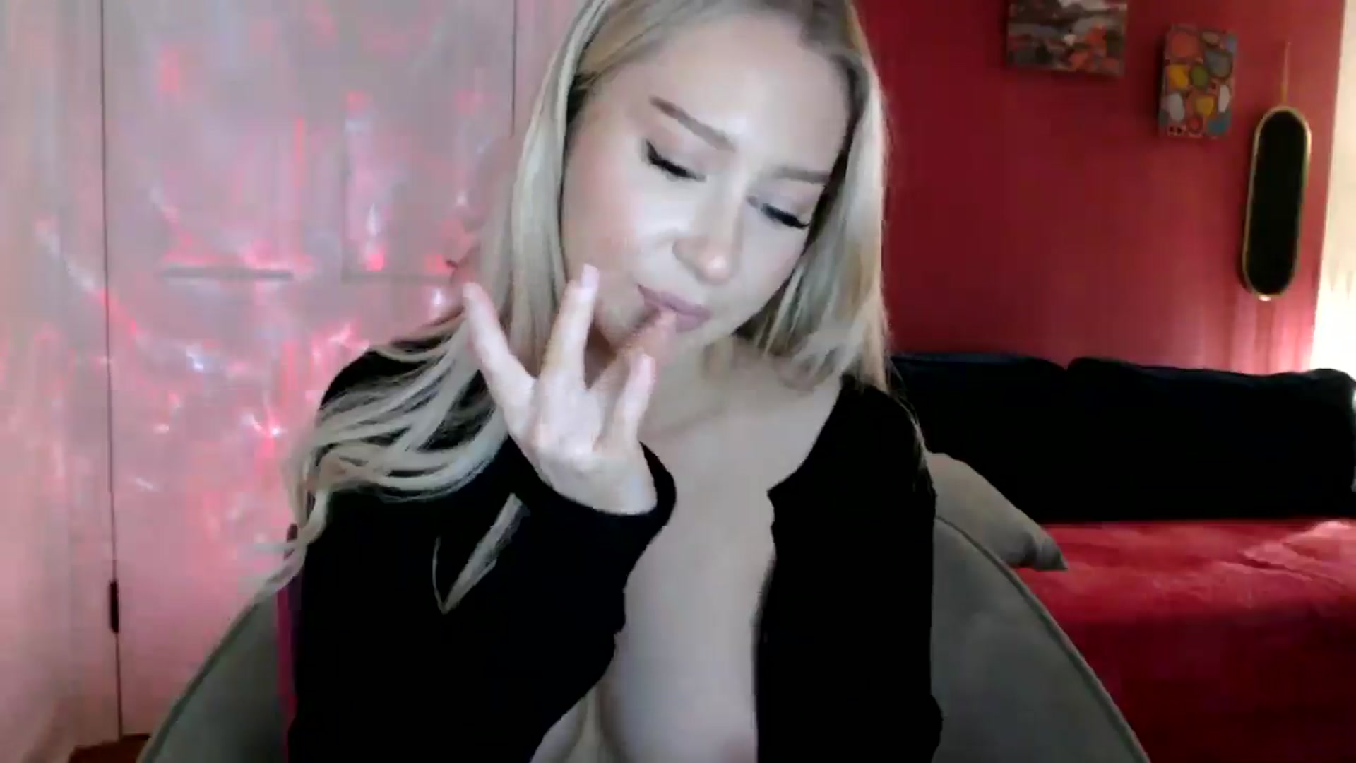 Gallery image thumbnail from PetiteAvax's myfreecams stream on, 05/21/2024, 22:21 image 3 of 20