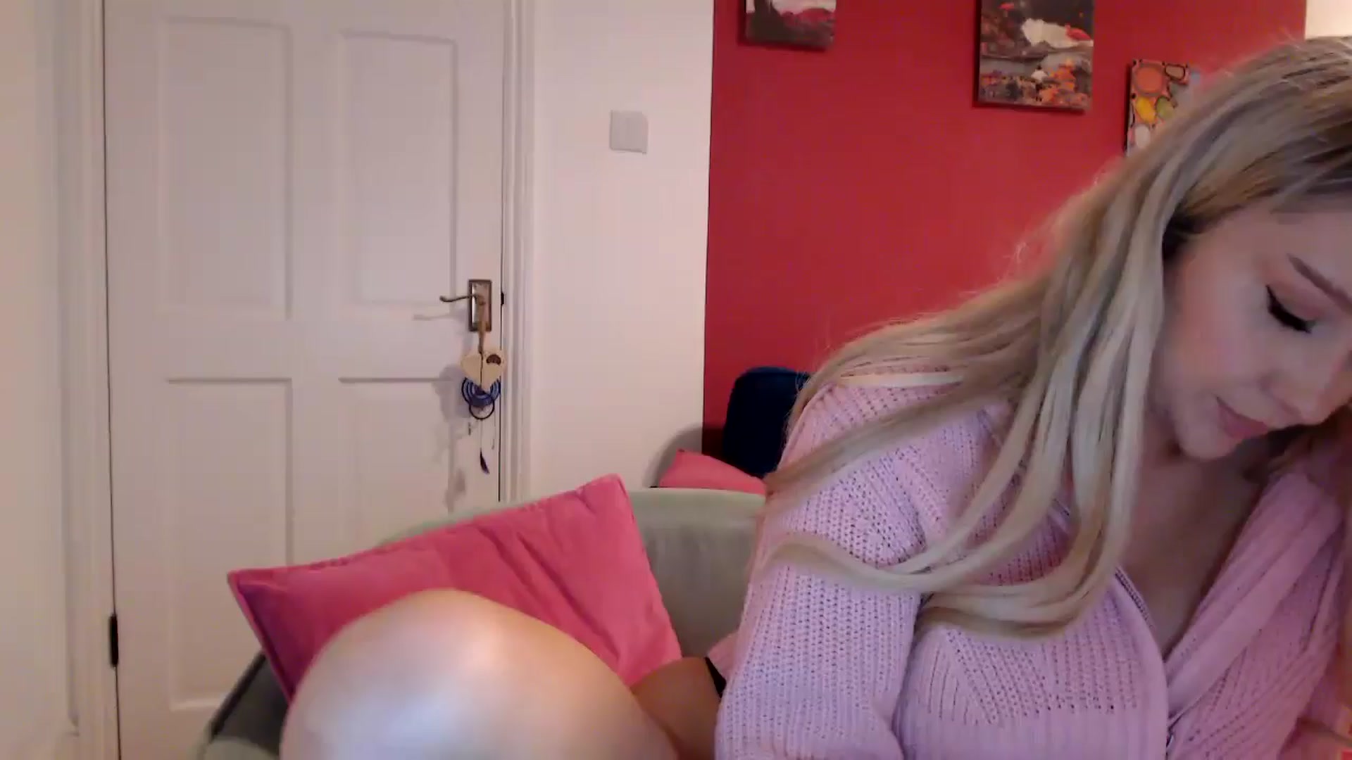 Gallery image thumbnail from PetiteAvax's myfreecams stream on, 05/22/2024, 21:26 image 1 of 20