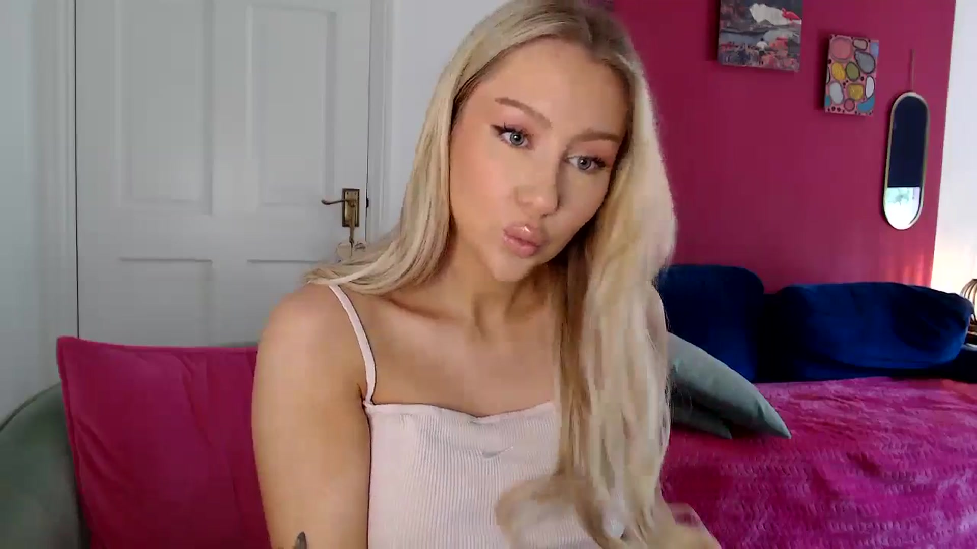Gallery image thumbnail from PetiteAvax's myfreecams stream on, 05/23/2024, 13:54 image 5 of 20