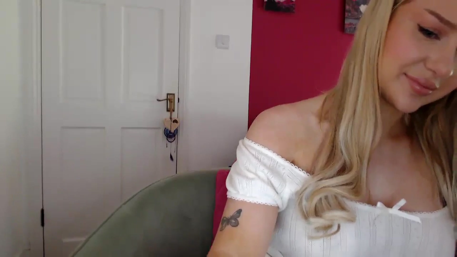 Gallery image thumbnail from PetiteAvax's myfreecams stream on, 05/25/2024, 17:36 image 18 of 20