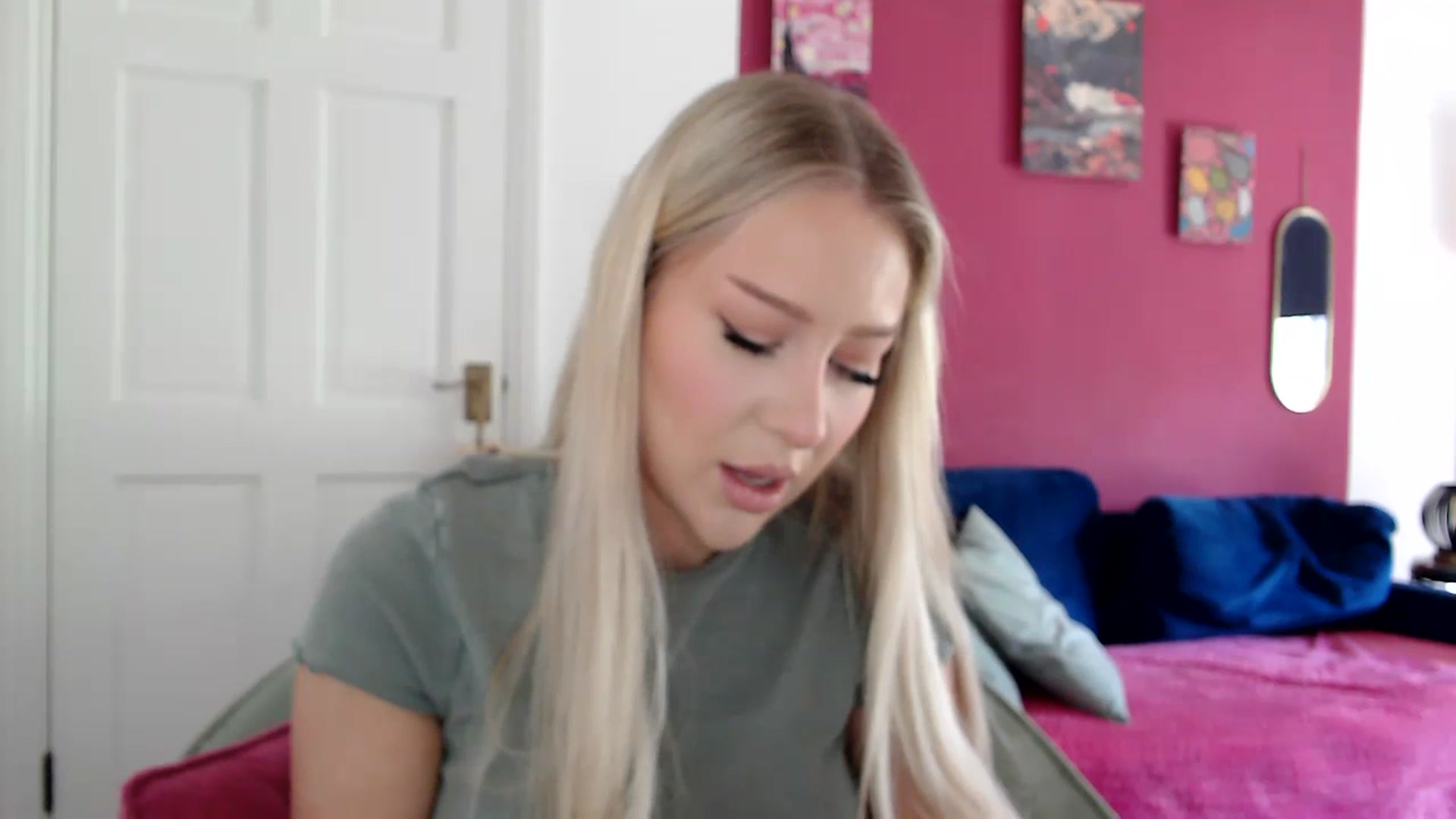 Gallery image thumbnail from PetiteAvax's myfreecams stream on, 05/27/2024, 12:04 image 4 of 20