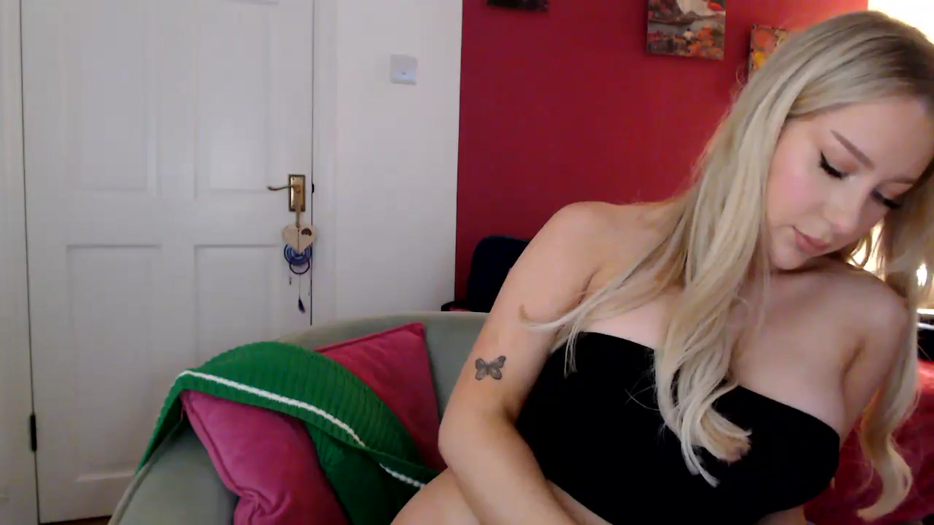 Gallery image thumbnail from PetiteAvax's myfreecams stream on, 05/28/2024, 19:28 image 9 of 20