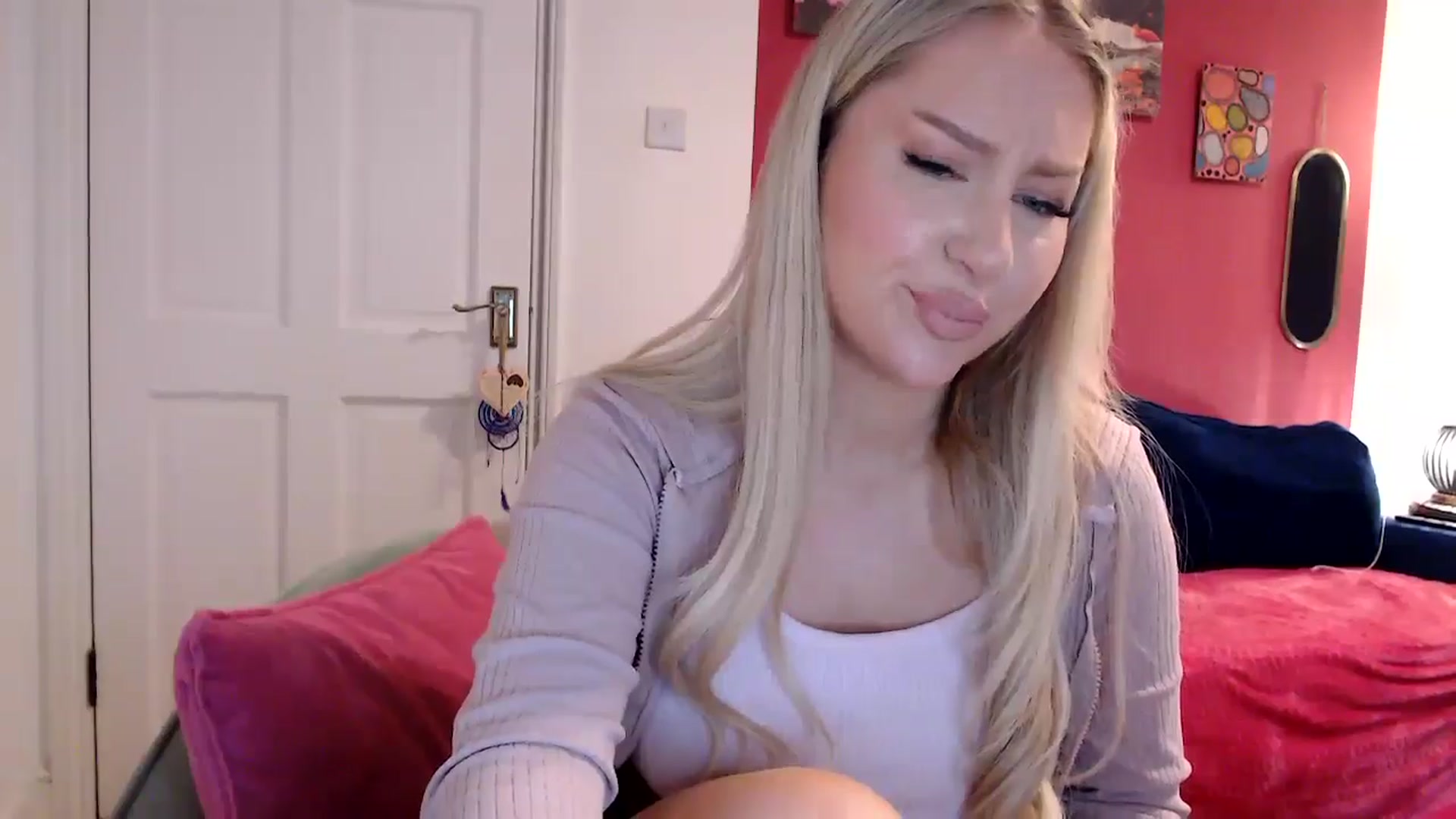 Gallery image thumbnail from PetiteAvax's myfreecams stream on, 05/29/2024, 20:41 image 4 of 20