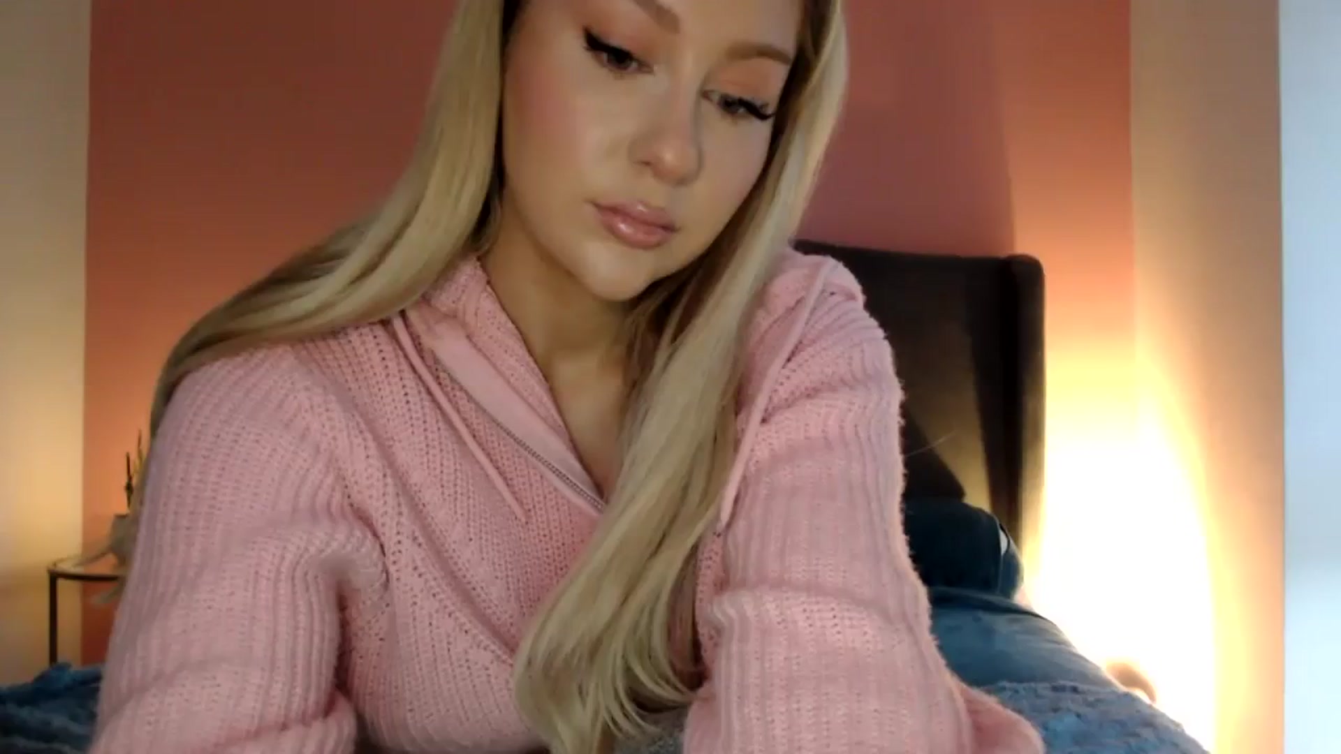 Gallery image thumbnail from PetiteAvax's myfreecams stream on, 05/31/2024, 19:43 image 1 of 20