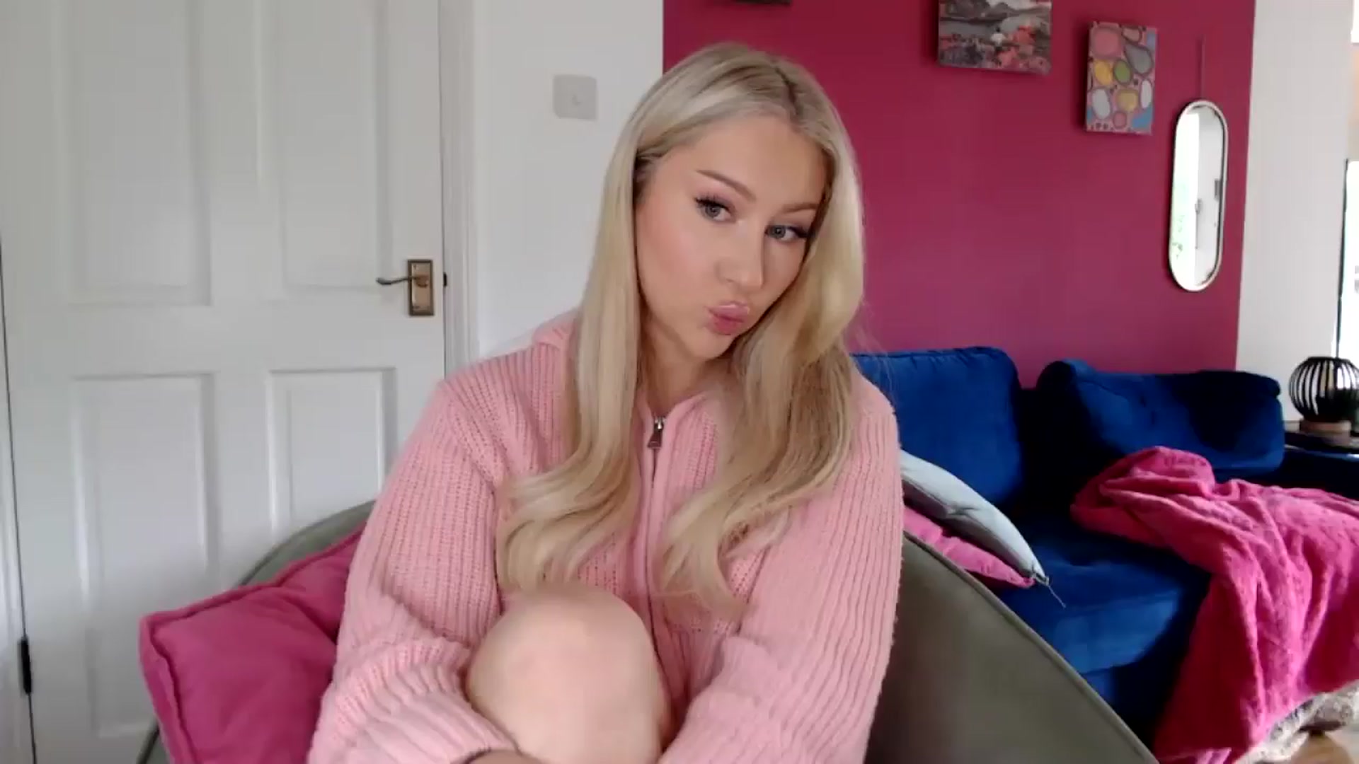 Gallery image thumbnail from PetiteAvax's myfreecams stream on, 06/03/2024, 16:09 image 2 of 20