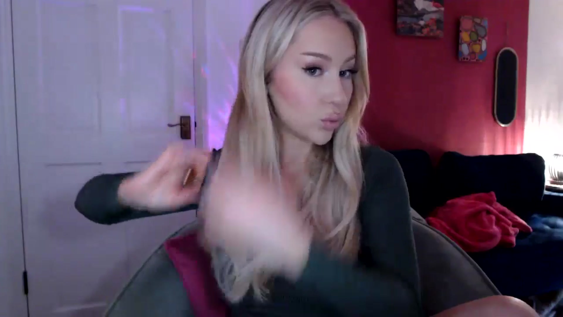 Gallery image thumbnail from PetiteAvax's myfreecams stream on, 06/03/2024, 19:03 image 14 of 20