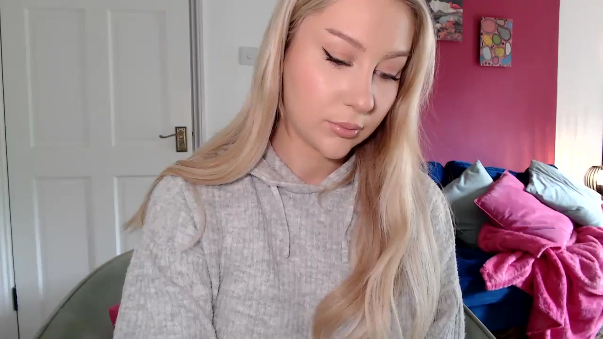 Gallery image thumbnail from PetiteAvax's myfreecams stream on, 06/04/2024, 14:35 image 8 of 20