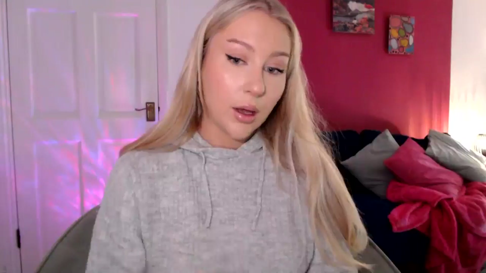 Gallery image thumbnail from PetiteAvax's myfreecams stream on, 06/04/2024, 14:35 image 18 of 20
