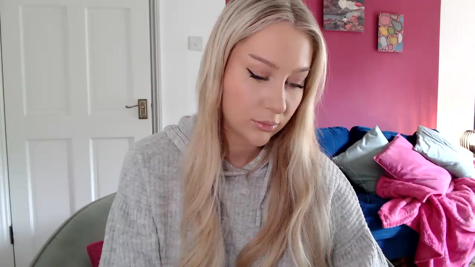 Gallery image thumbnail from PetiteAvax's myfreecams stream on, 06/04/2024, 14:35 image 3 of 20
